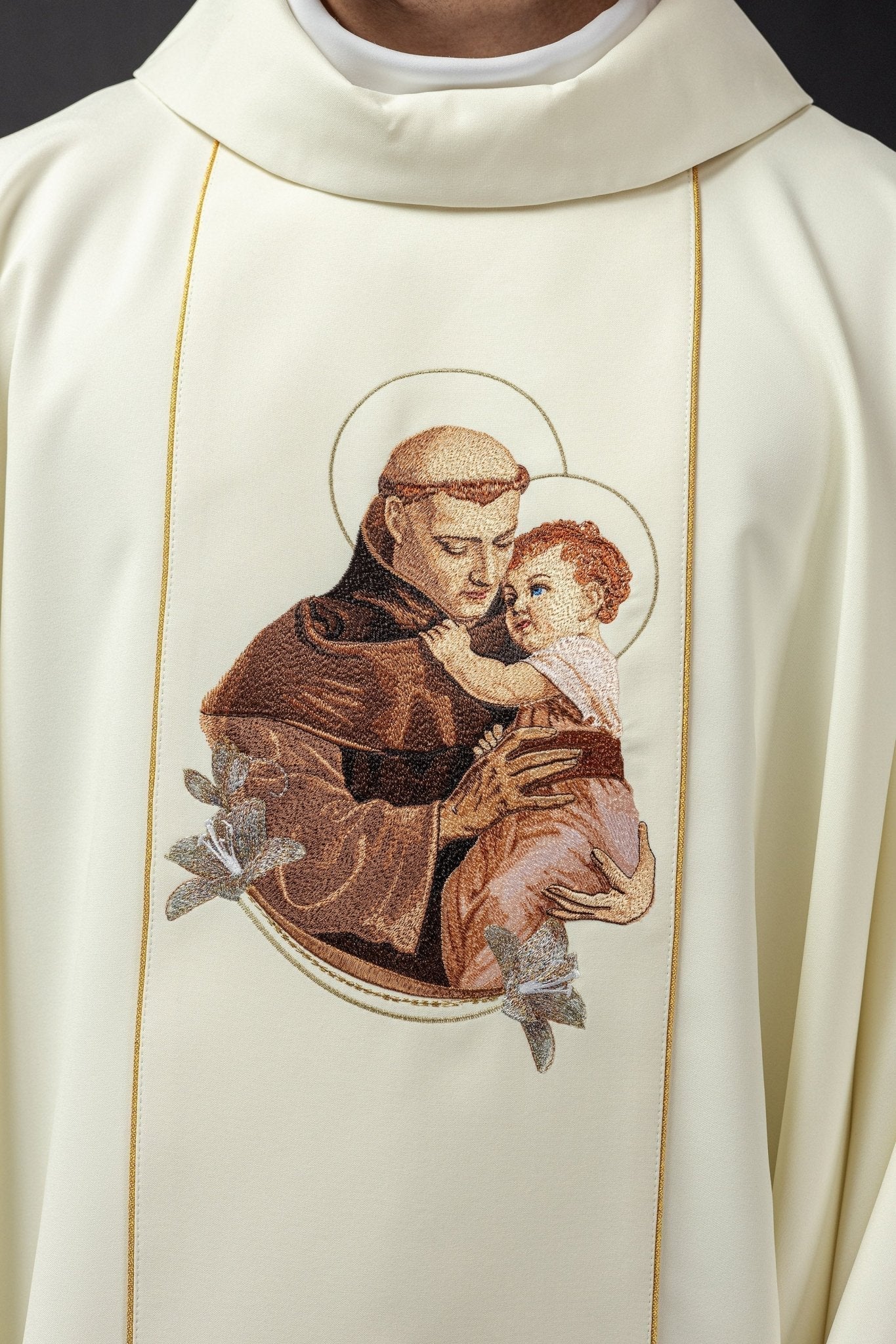 Chasuble brodée à l'effigie de saint Antoine KOW2/016/05/53 - CHASUBLES.FR