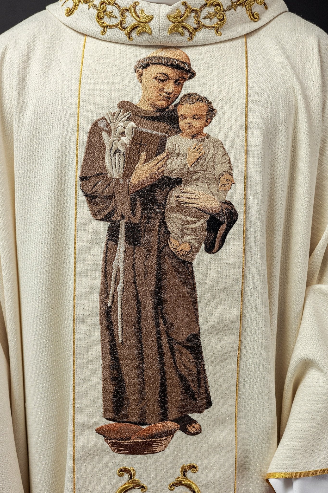 Chasuble brodée à l'effigie de saint Antoine KOW2/019/05/71 - CHASUBLES.FR