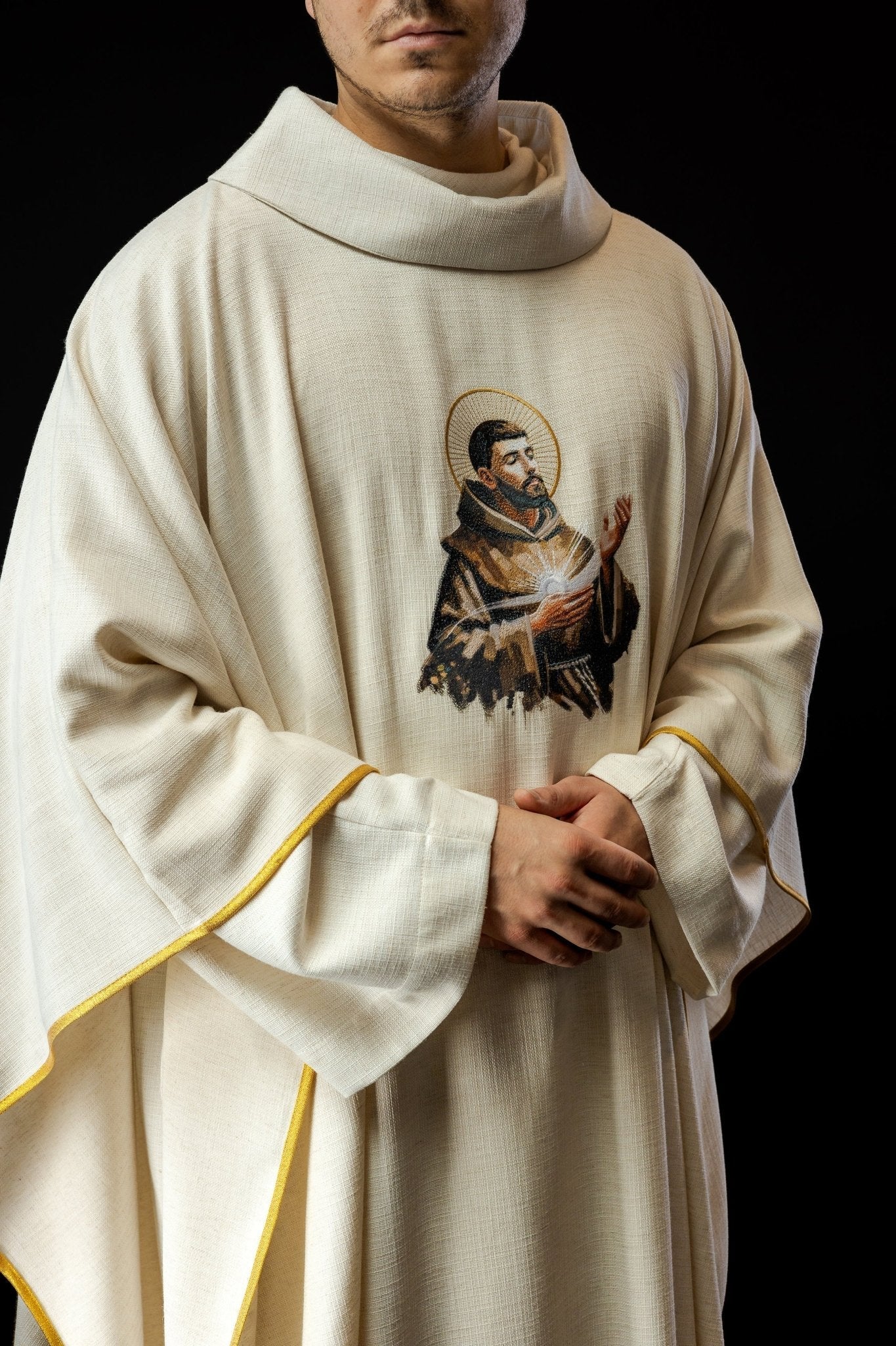 Chasuble brodée à l'effigie de Saint François KOW2/030/05/49 - CHASUBLES.FR