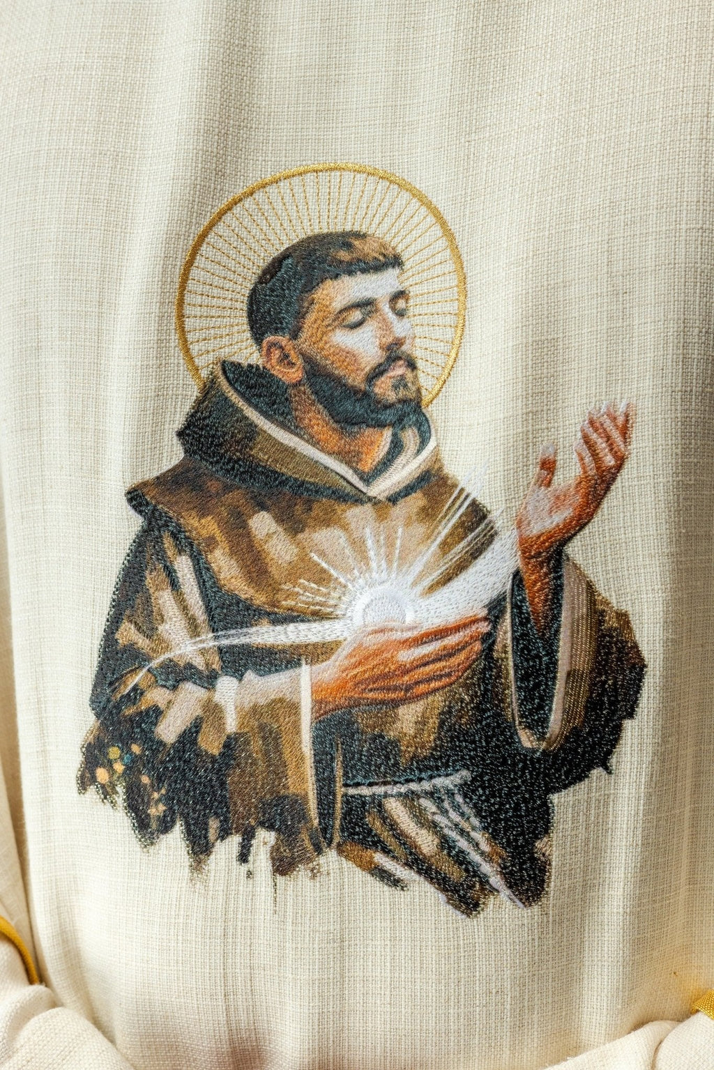 Chasuble brodée à l'effigie de Saint François KOW2/030/05/49 - CHASUBLES.FR