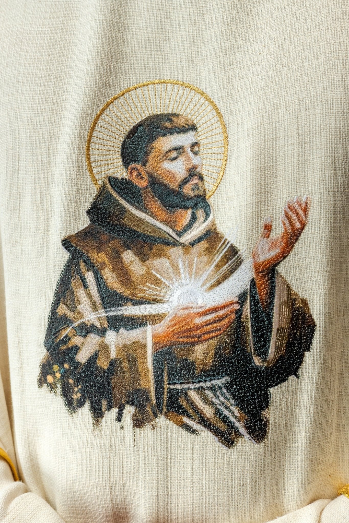 Chasuble brodée à l'effigie de Saint François KOW2/030/05/49 - CHASUBLES.FR