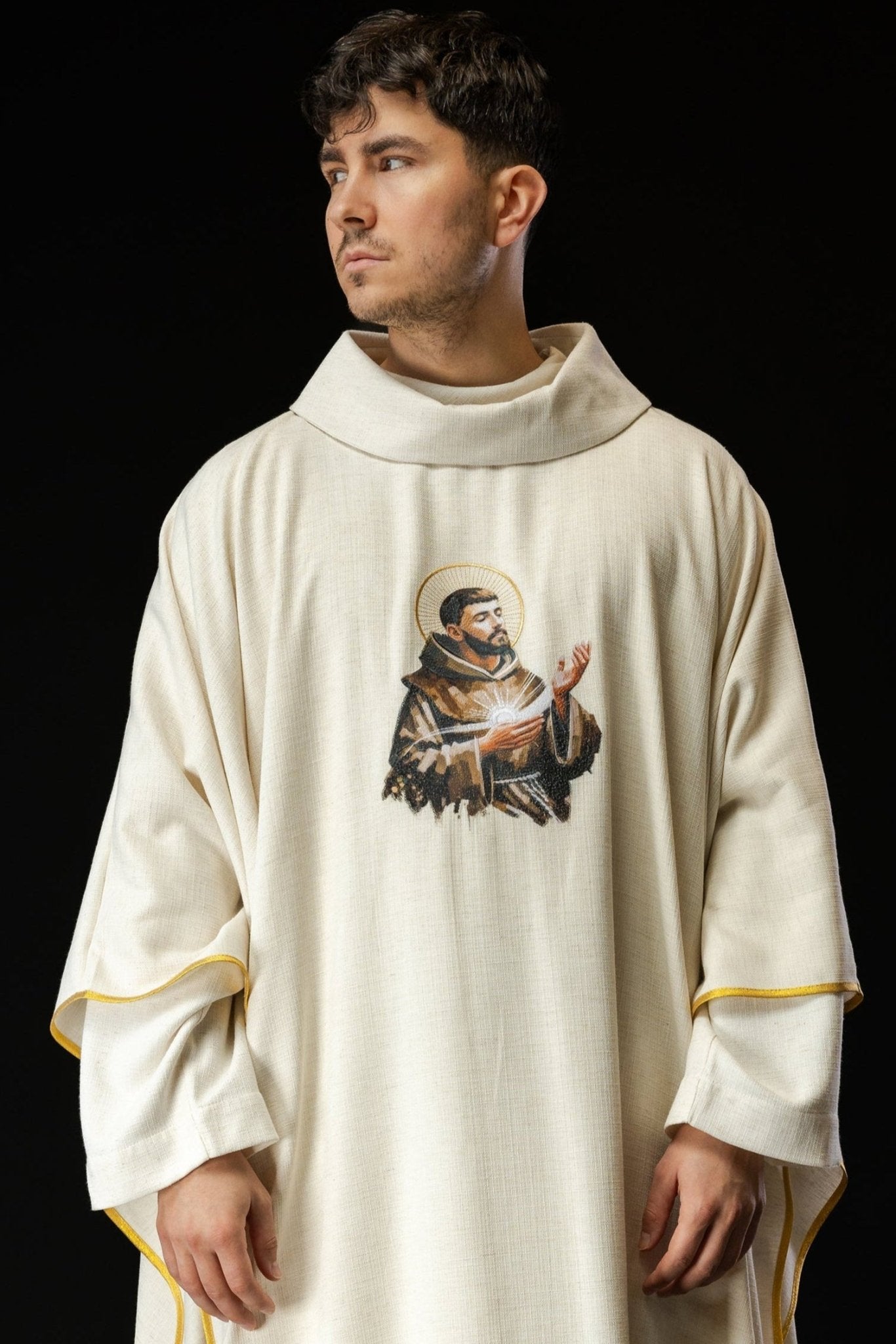 Chasuble brodée à l'effigie de Saint François KOW2/030/05/49 - CHASUBLES.FR