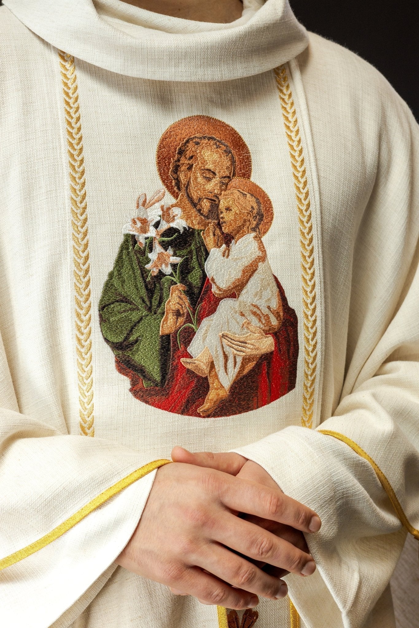 Chasuble brodée à l'effigie de saint Joseph KOW2/018/05/49 - CHASUBLES.FR