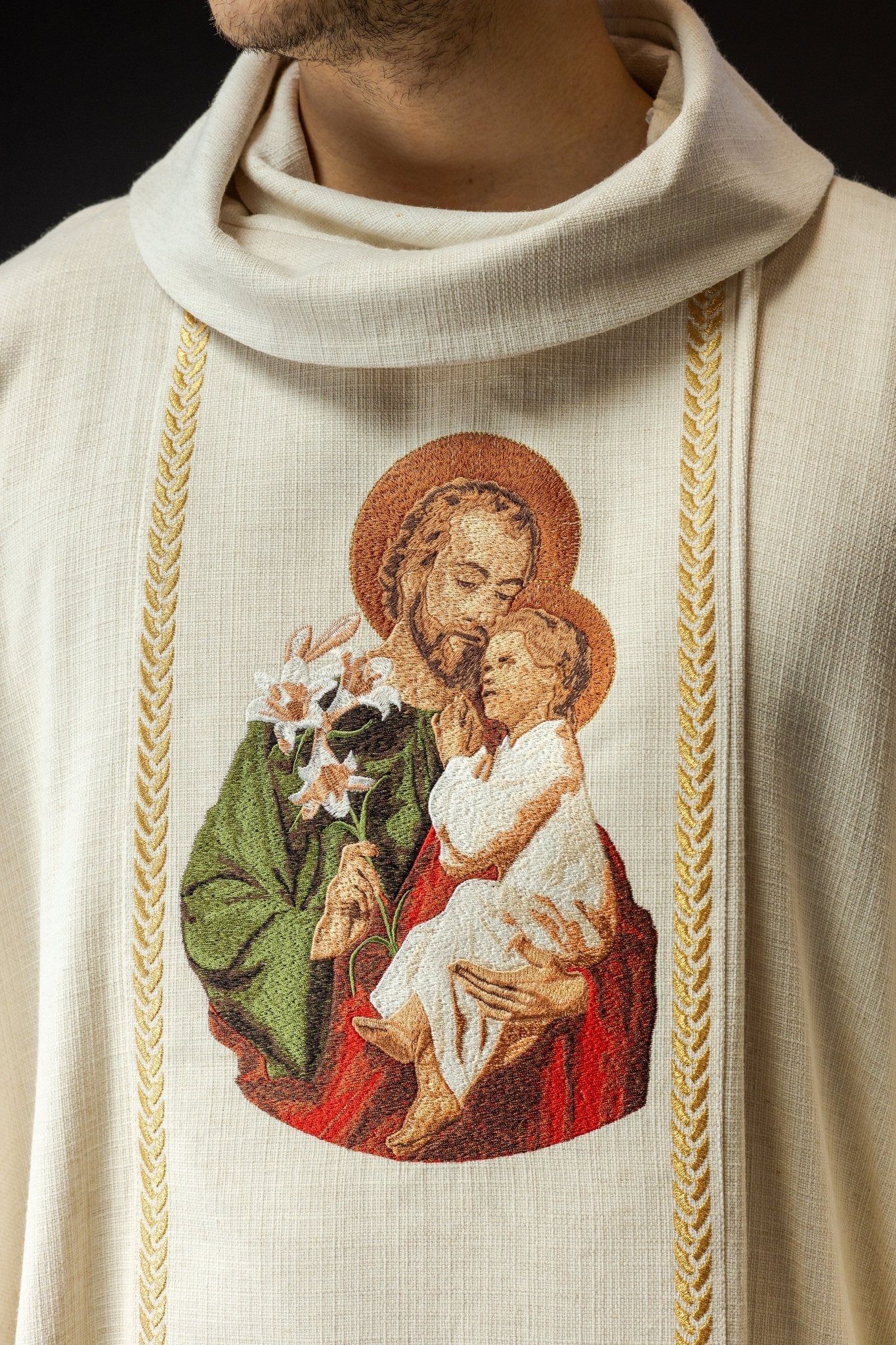Chasuble brodée à l'effigie de saint Joseph KOW2/018/05/49 - CHASUBLES.FR