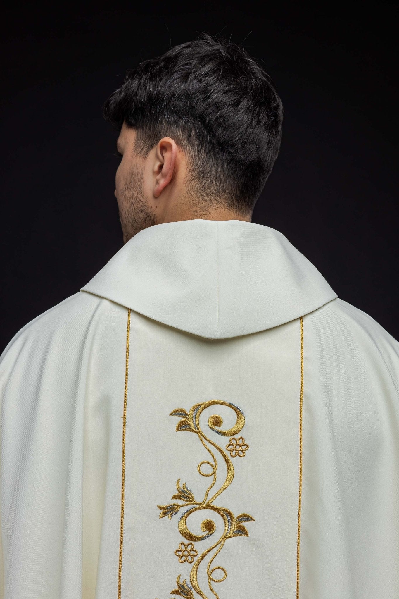 Chasuble brodée à l'effigie de Sainte Faustine KOW2/033/05/01 - CHASUBLES.FR