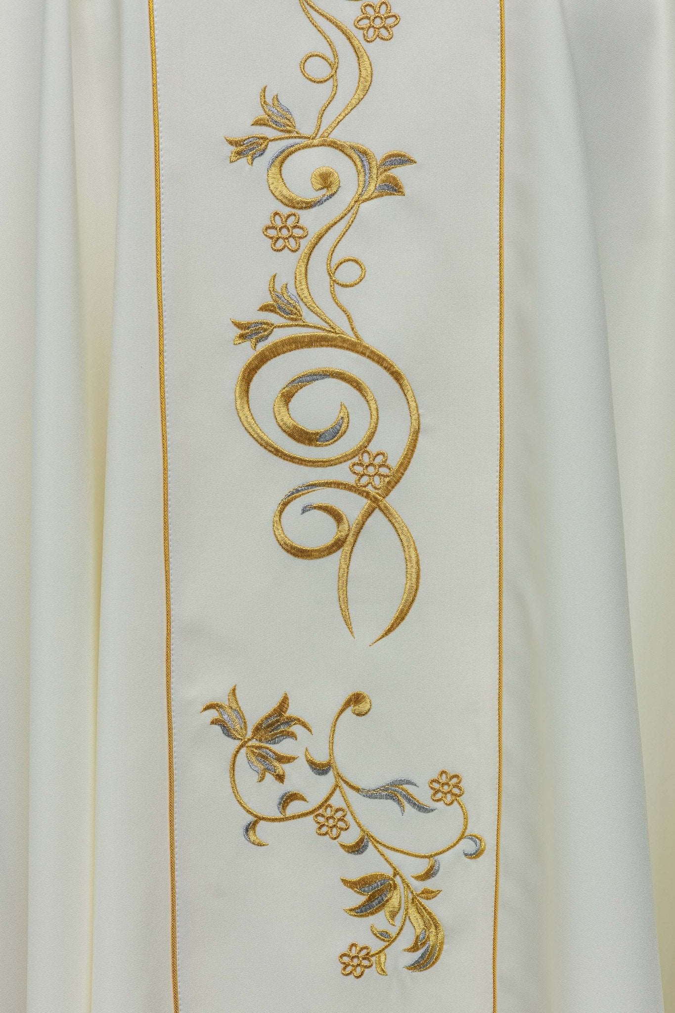 Chasuble brodée à l'effigie de Sainte Faustine KOW2/033/05/01 - CHASUBLES.FR
