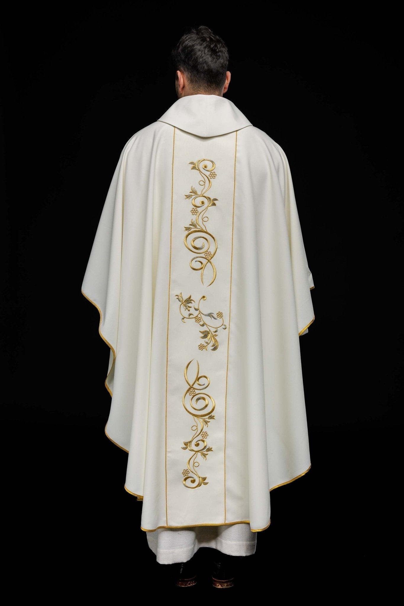 Chasuble brodée à l'effigie de Sainte Faustine KOW2/033/05/01 - CHASUBLES.FR