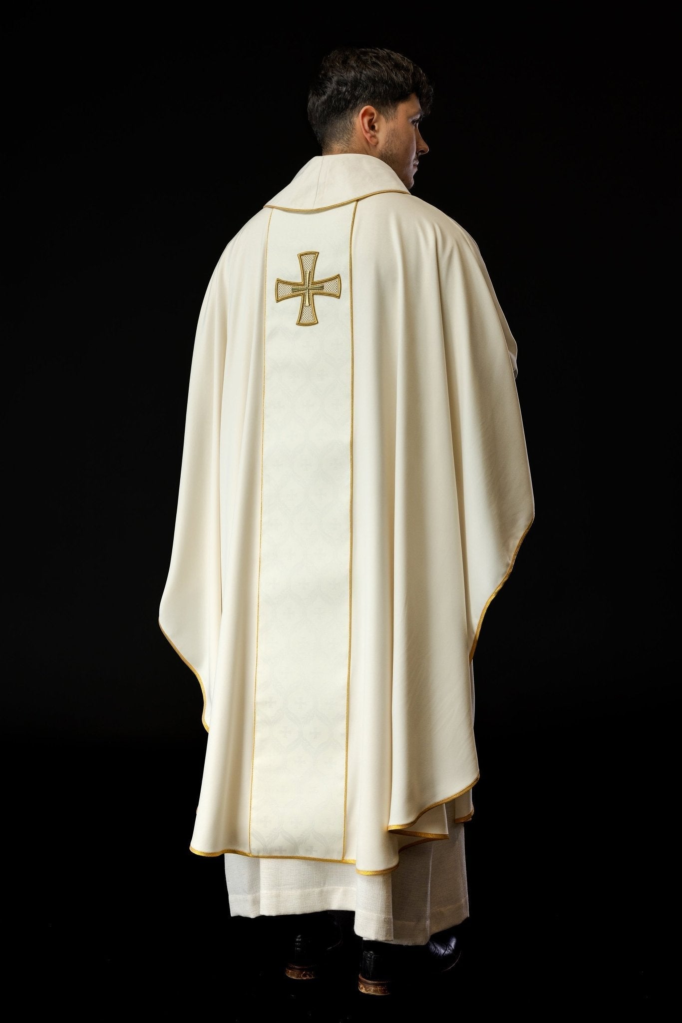 Chasuble brodée avec ceinture et croix KOR/397/05/53 - CHASUBLES.FR