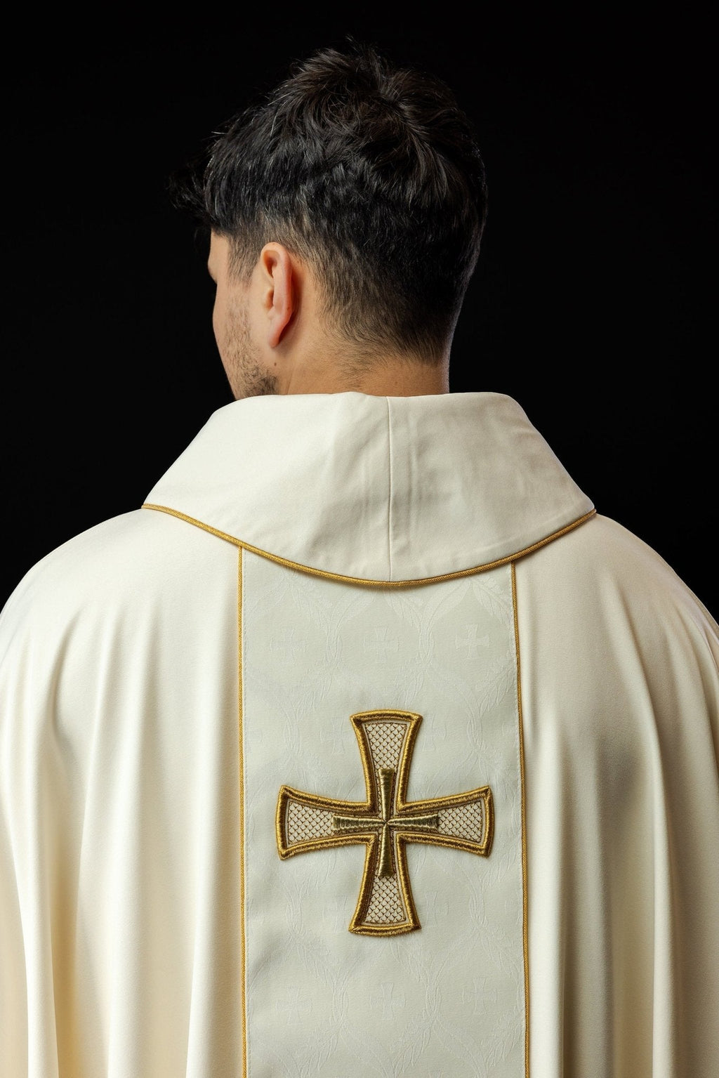 Chasuble brodée avec ceinture et croix KOR/397/05/53 - CHASUBLES.FR