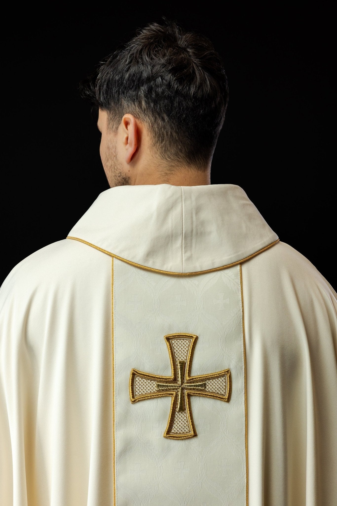 Chasuble brodée avec ceinture et croix KOR/397/05/53 - CHASUBLES.FR