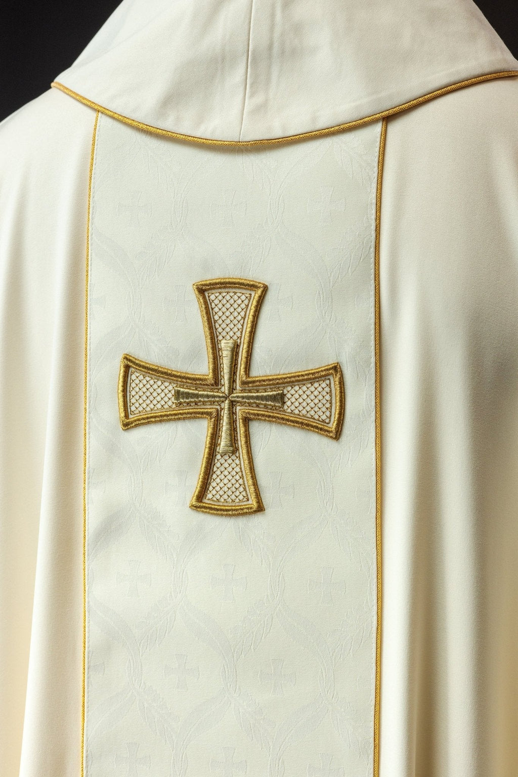 Chasuble brodée avec ceinture et croix KOR/397/05/53 - CHASUBLES.FR