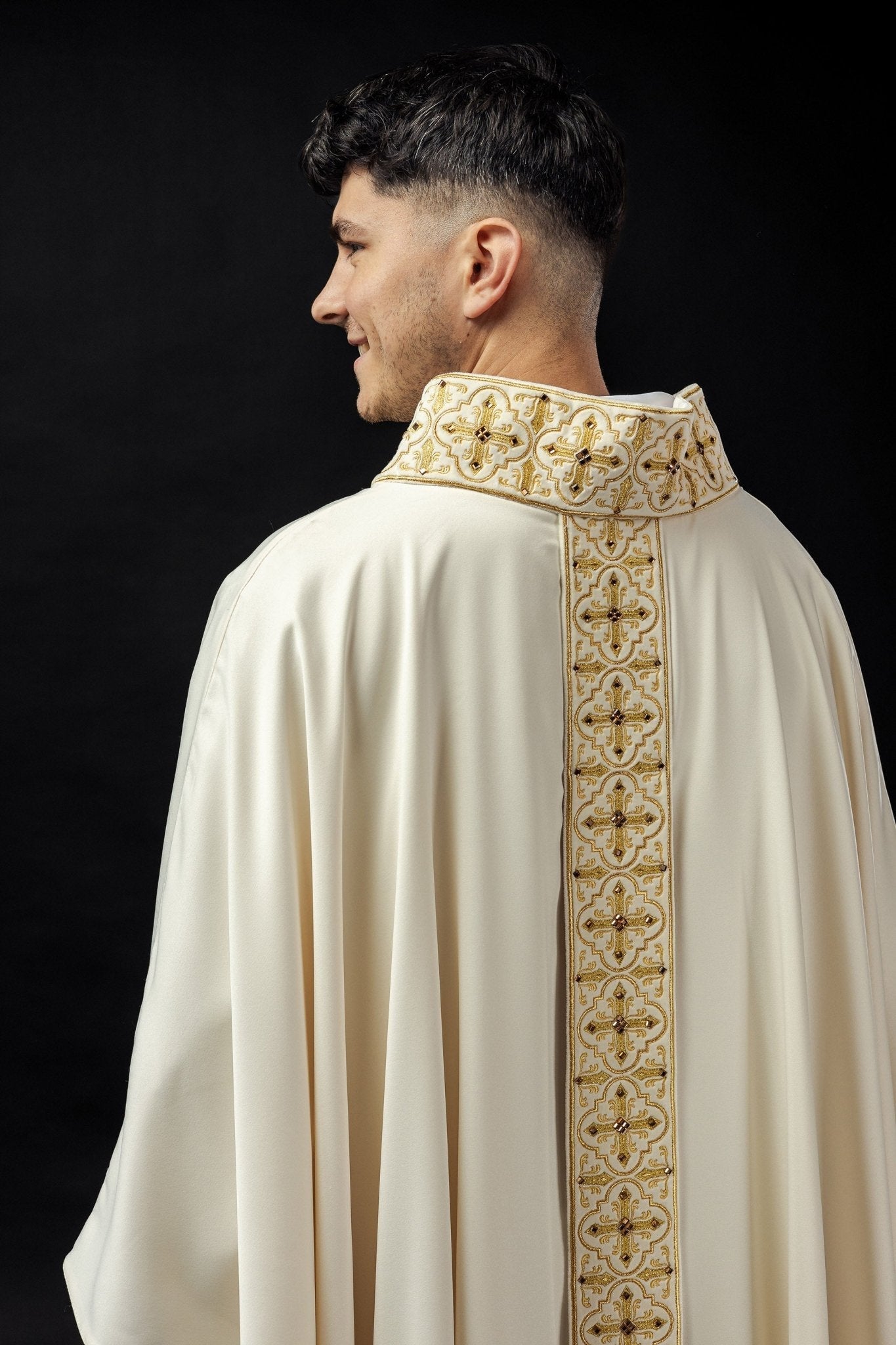 Chasuble brodée avec ceinture suspendue 500 pierres LE/7004/05 - CHASUBLES.FR