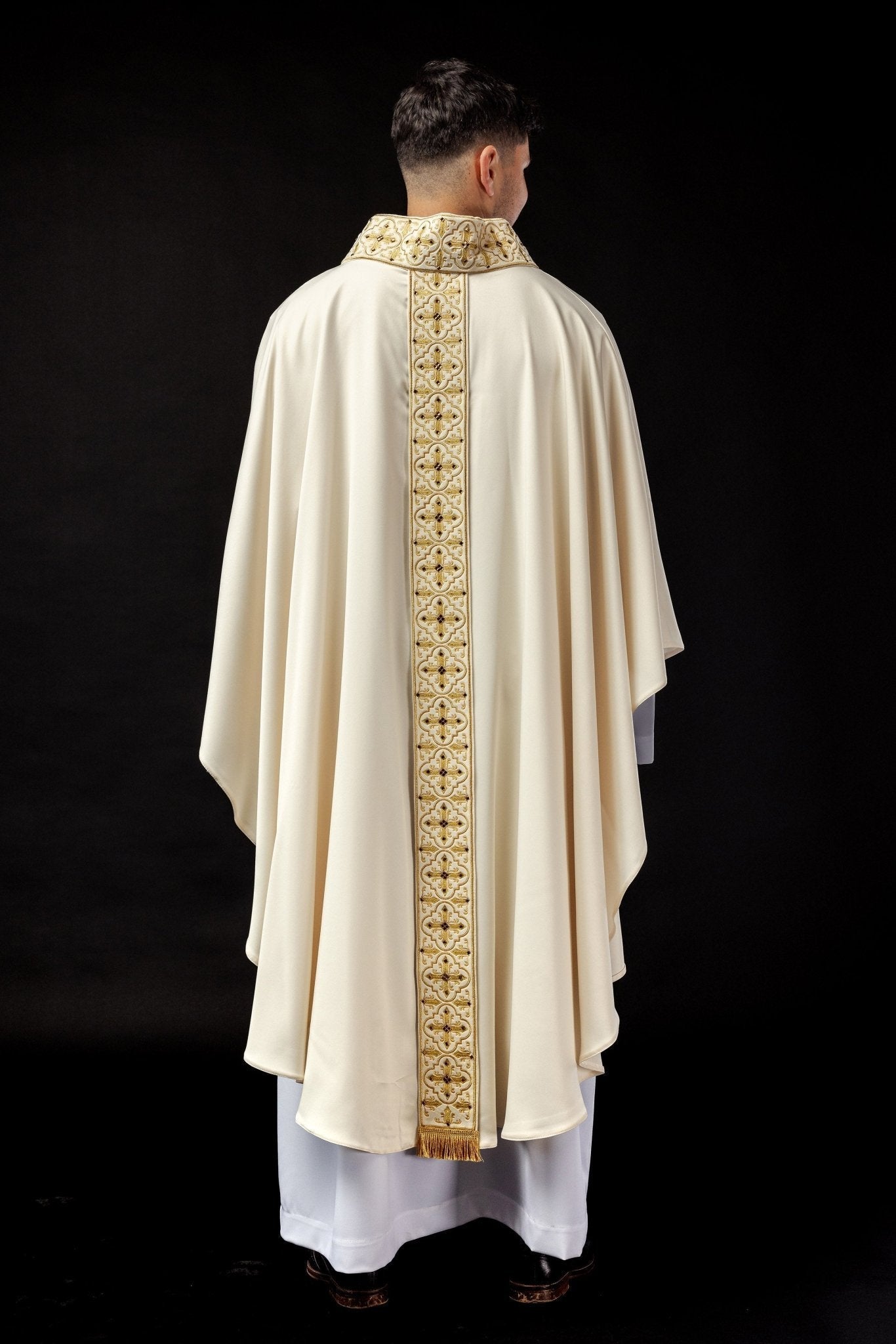 Chasuble brodée avec ceinture suspendue 500 pierres LE/7004/05 - CHASUBLES.FR