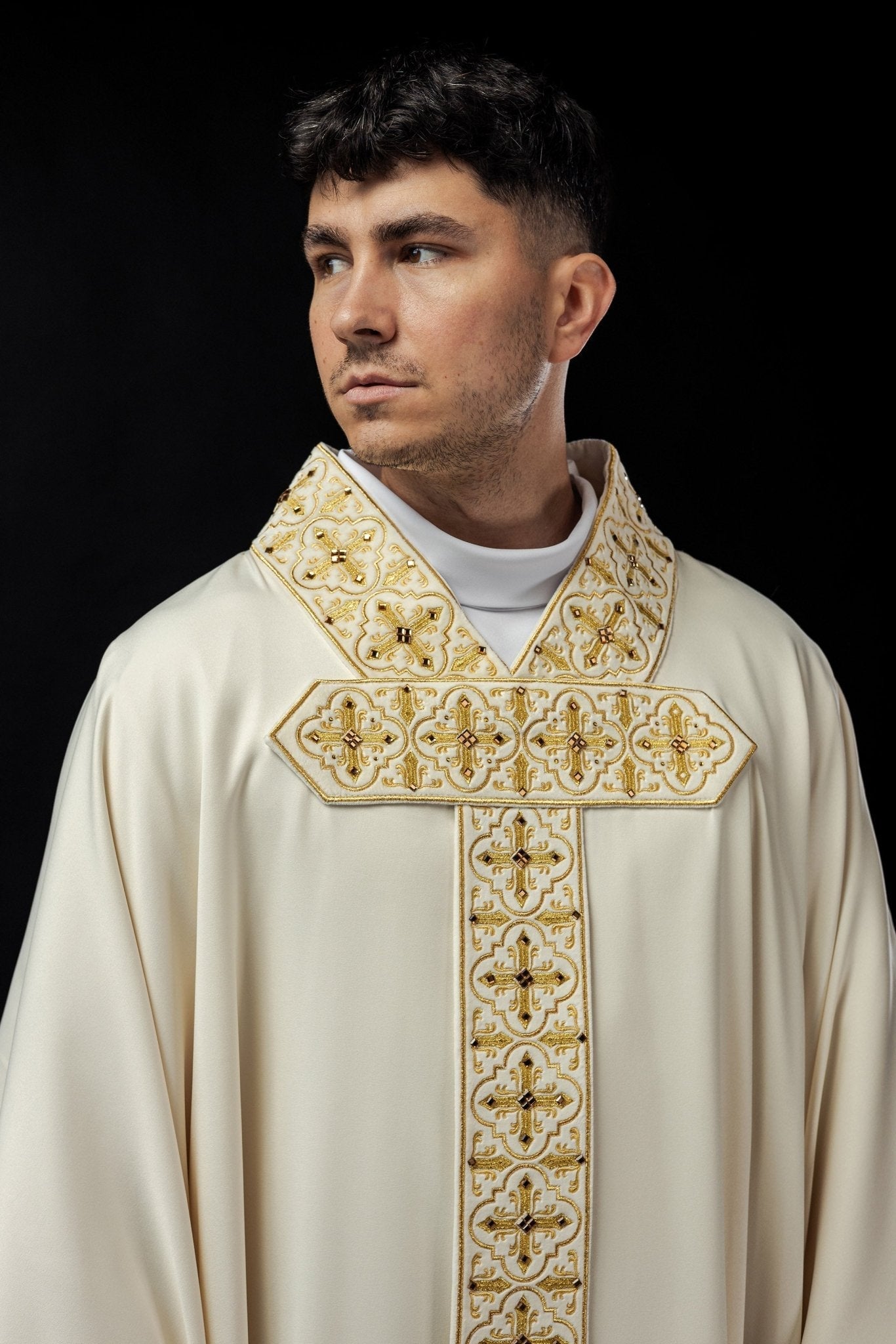 Chasuble brodée avec ceinture suspendue 500 pierres LE/7004/05 - CHASUBLES.FR