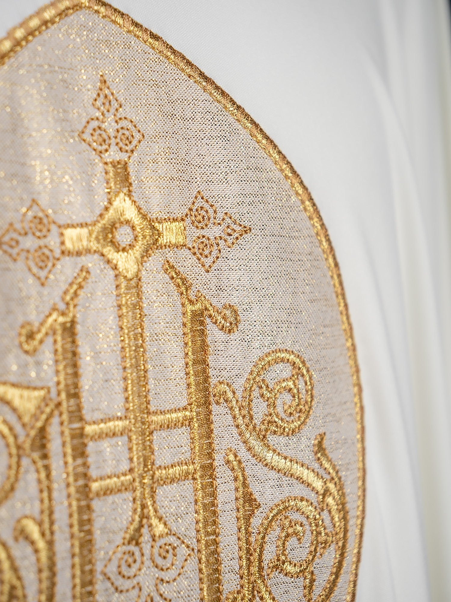 Chasuble brodée avec IHS KOR/388/05/78 - CHASUBLES.FR
