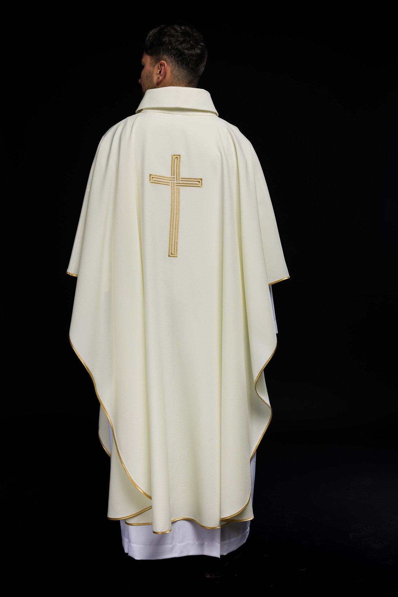 Chasuble brodée avec le motif de la Croix en écru KOR/018/05/12 ECRU - CHASUBLES.FR