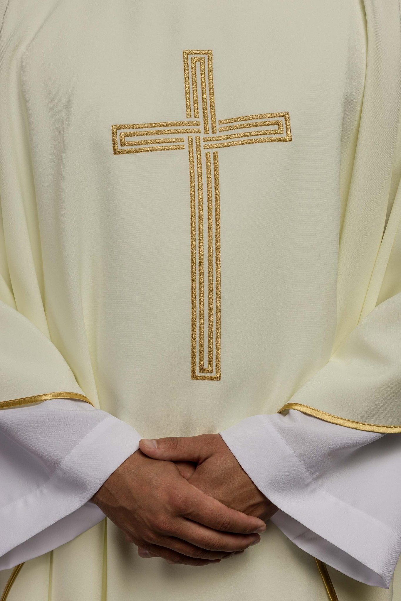 Chasuble brodée avec le motif de la Croix en écru KOR/018/05/12 ECRU - CHASUBLES.FR