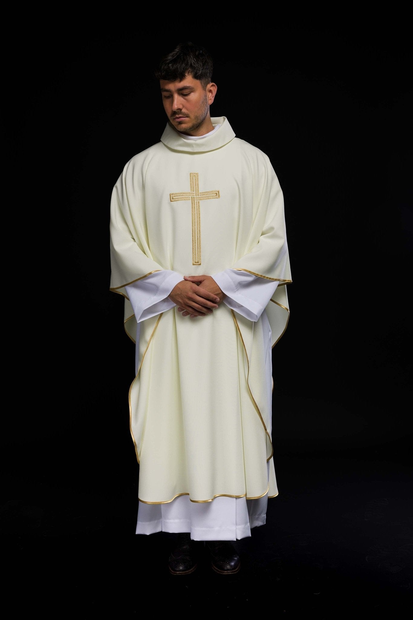 Chasuble brodée avec le motif de la Croix en écru KOR/018/05/12 ECRU - CHASUBLES.FR