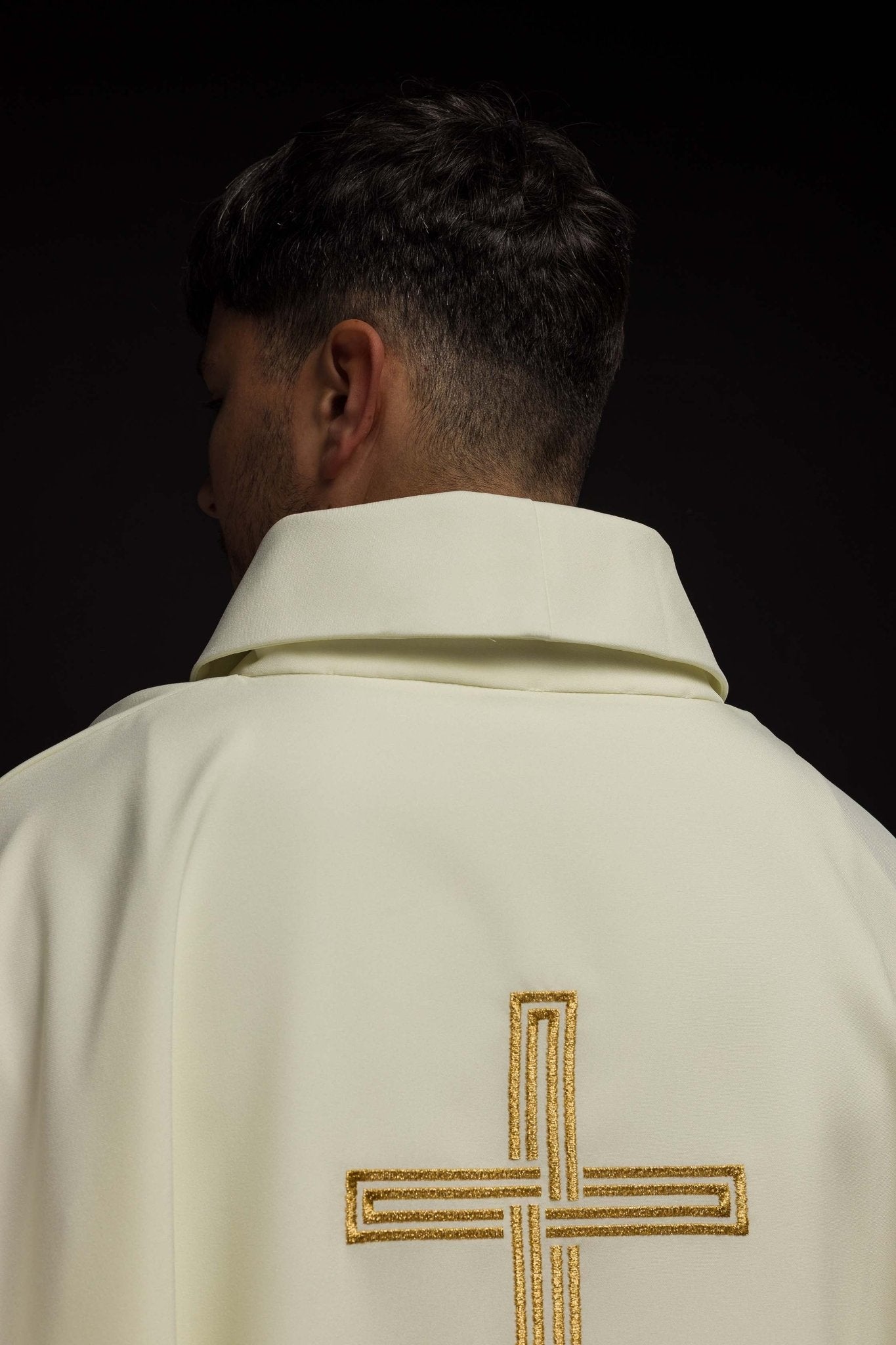 Chasuble brodée avec le motif de la Croix en écru KOR/018/05/12 ECRU - CHASUBLES.FR