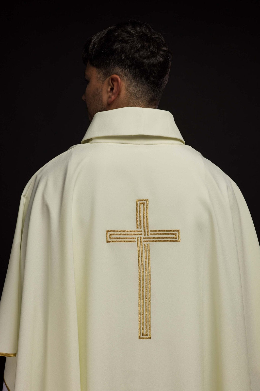 Chasuble brodée avec le motif de la Croix en écru KOR/018/05/12 ECRU - CHASUBLES.FR