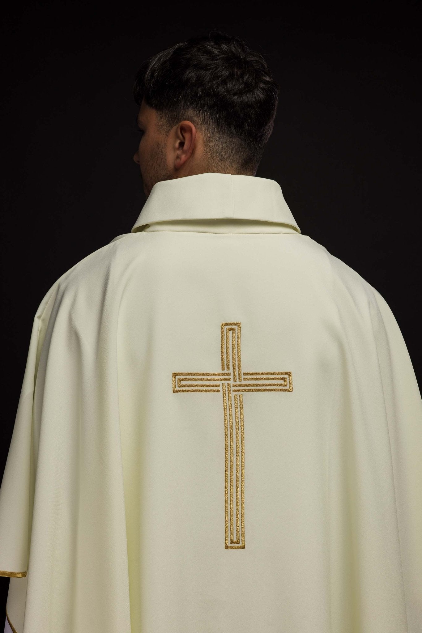 Chasuble brodée avec le motif de la Croix en écru KOR/018/05/12 ECRU - CHASUBLES.FR