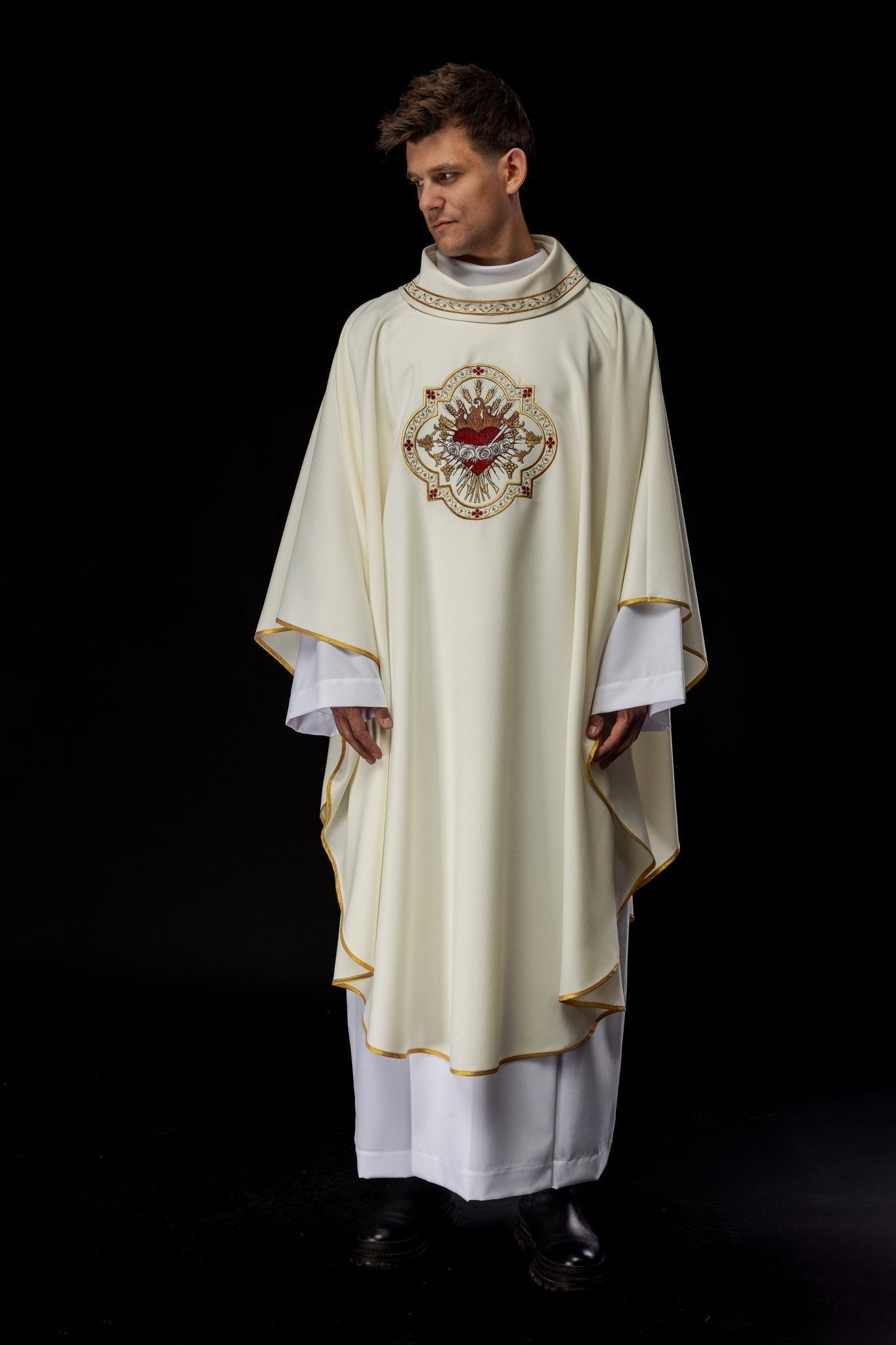 Chasuble brodée avec le motif du Cœur Immaculé de Marie KOR/392/05/01 - CHASUBLES.FR
