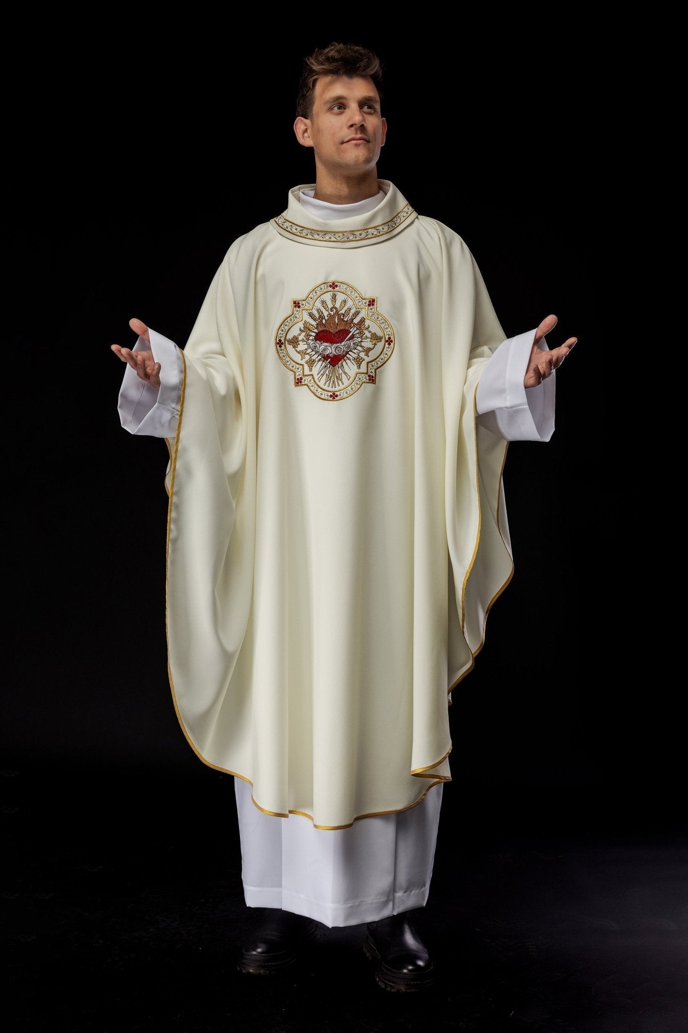 Chasuble brodée avec le motif du Cœur Immaculé de Marie KOR/392/05/01 - CHASUBLES.FR