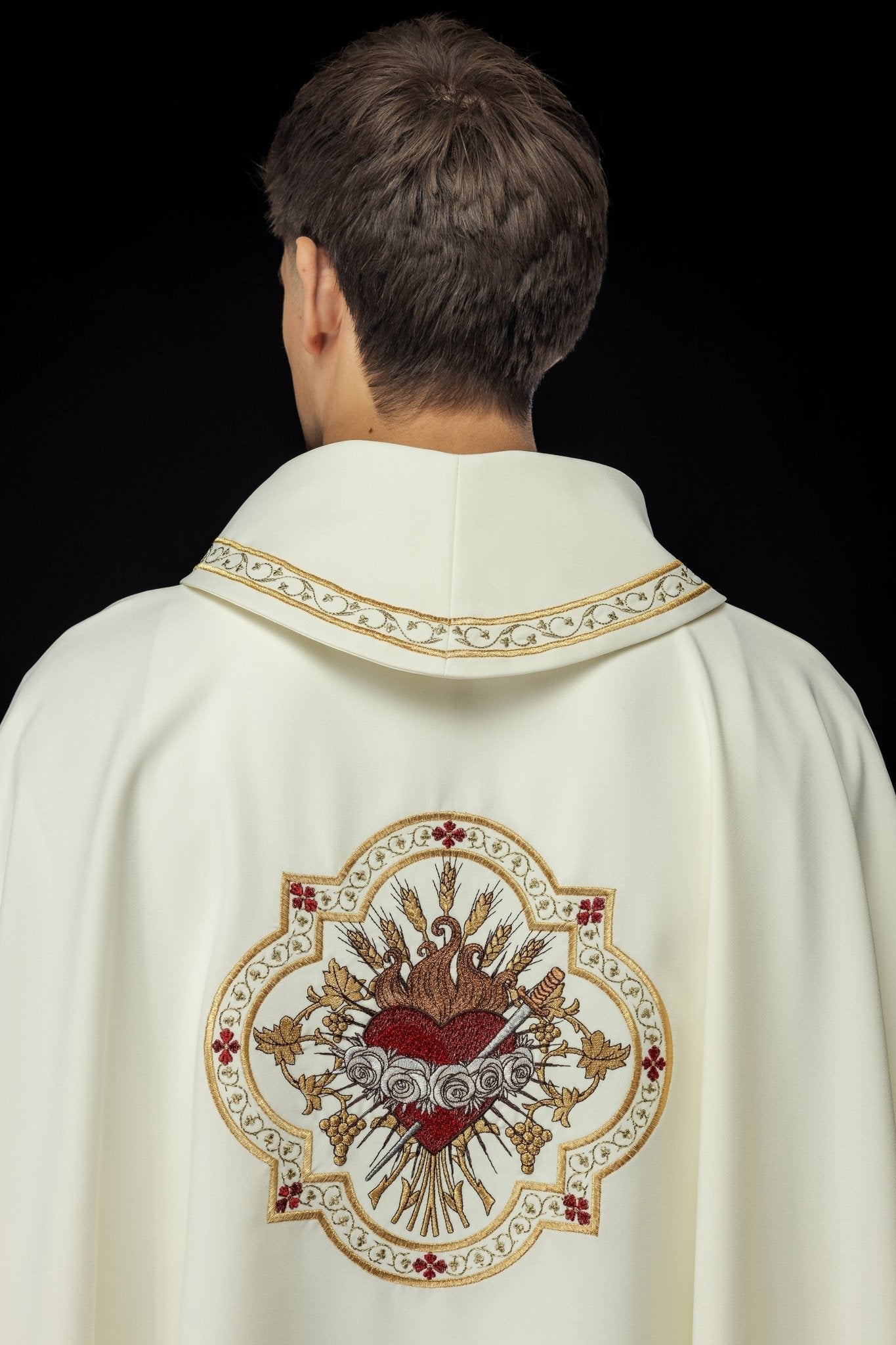 Chasuble brodée avec le motif du Cœur Immaculé de Marie KOR/392/05/01 - CHASUBLES.FR