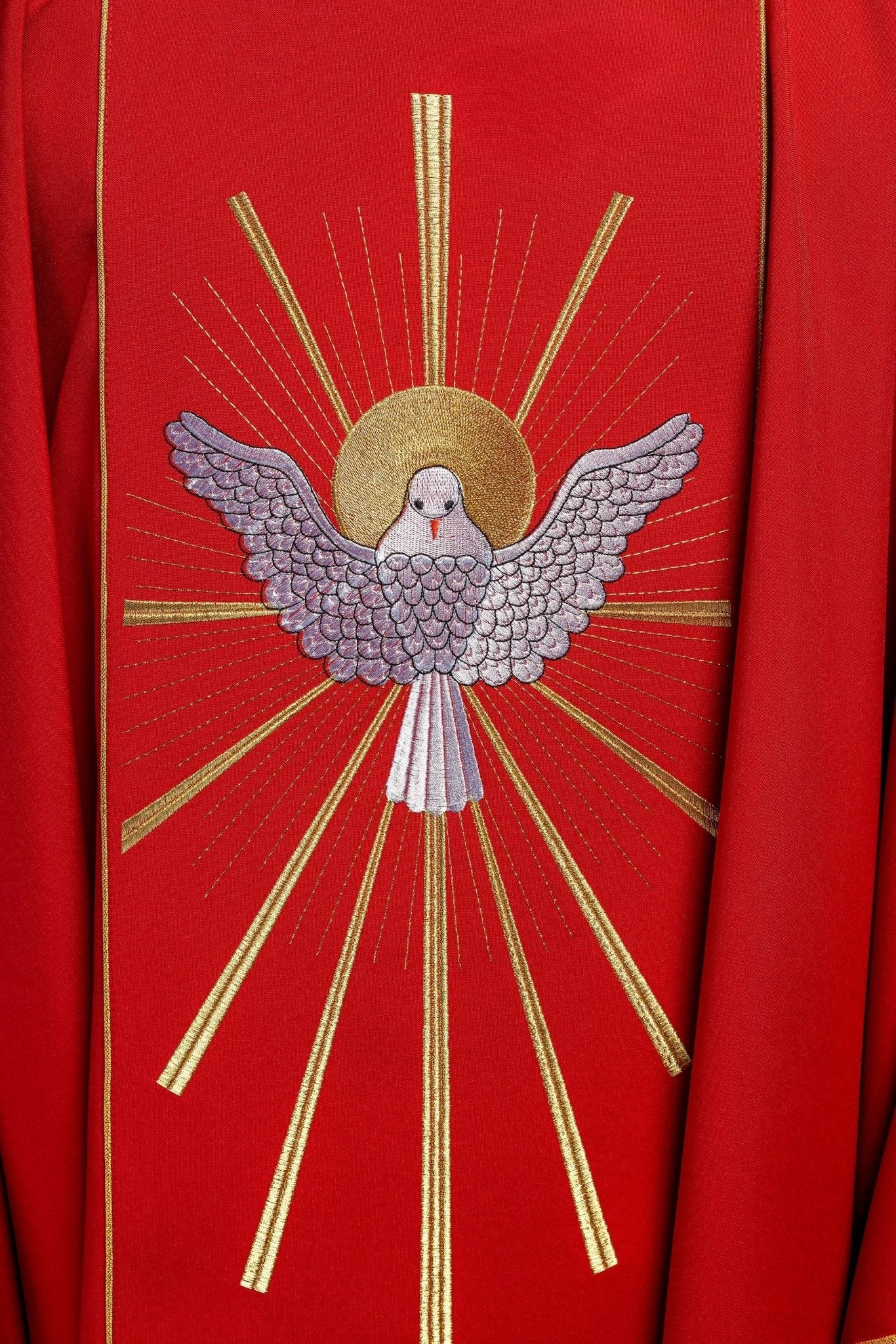 Chasuble brodée avec le Saint - Esprit en rouge KOR/015/02/01 CZERWONY - CHASUBLES.FR