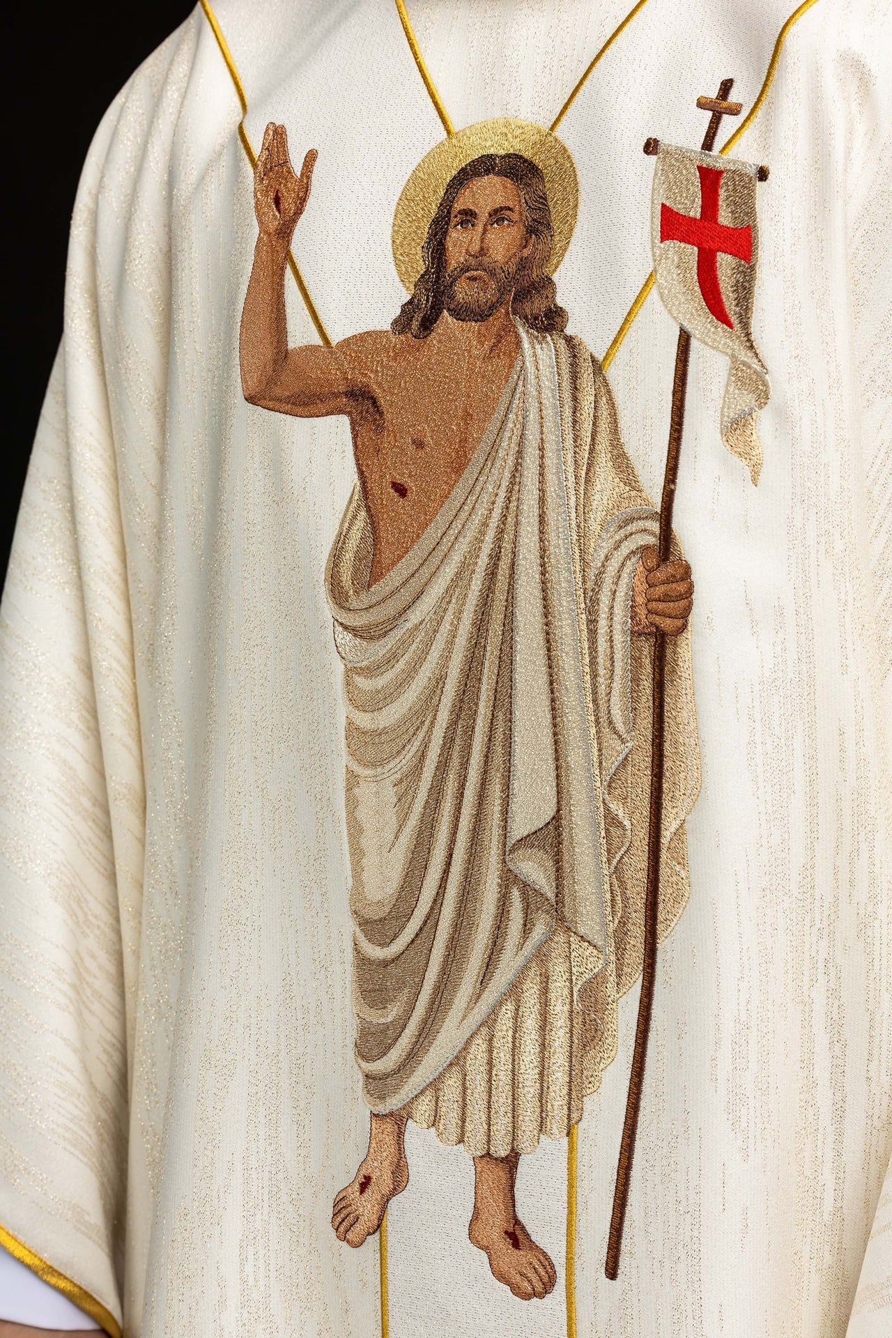 Chasuble brodée avec l’image de Jésus Ressuscité et de l’Agneau pascal KOW2/044/05/99 - CHASUBLES.FR