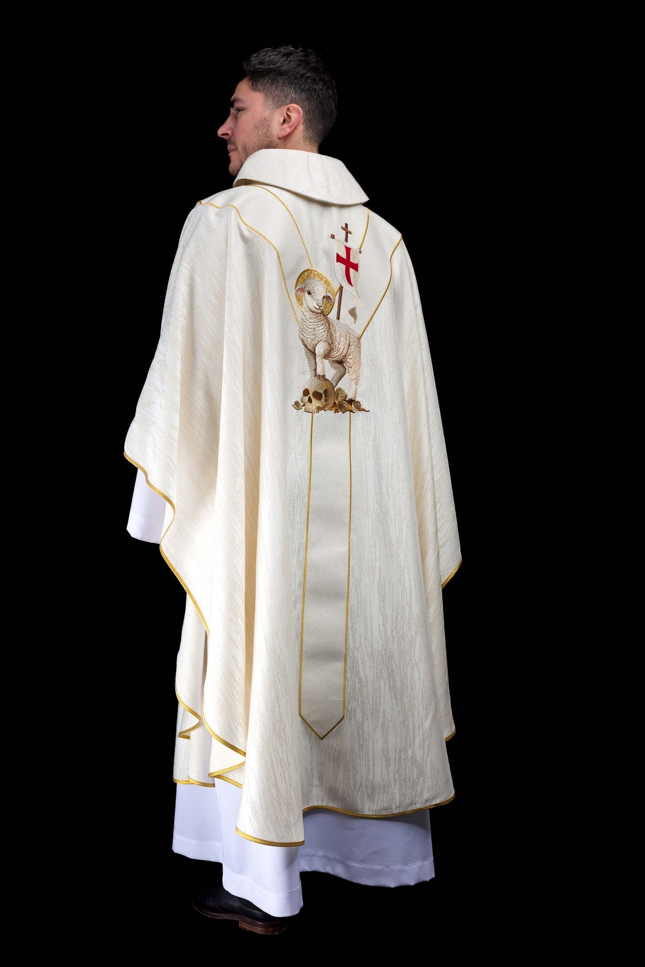 Chasuble brodée avec l’image de Jésus Ressuscité et de l’Agneau pascal KOW2/044/05/99 - CHASUBLES.FR