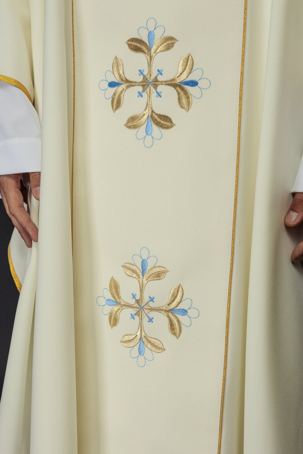 Chasuble brodée avec l'image de la Vierge Marie et de l'Enfant KOW2/007/05/01 - CHASUBLES.FR