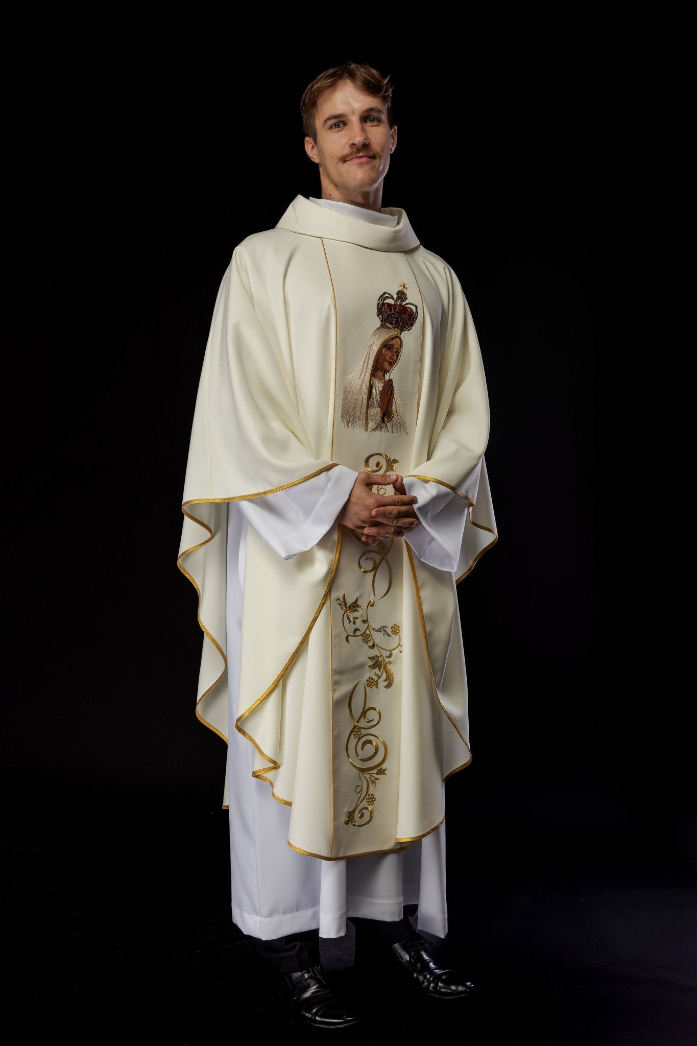 Chasuble brodée avec l'image de Notre - Dame de Fatima KOW2/005/05/01 - CHASUBLES.FR