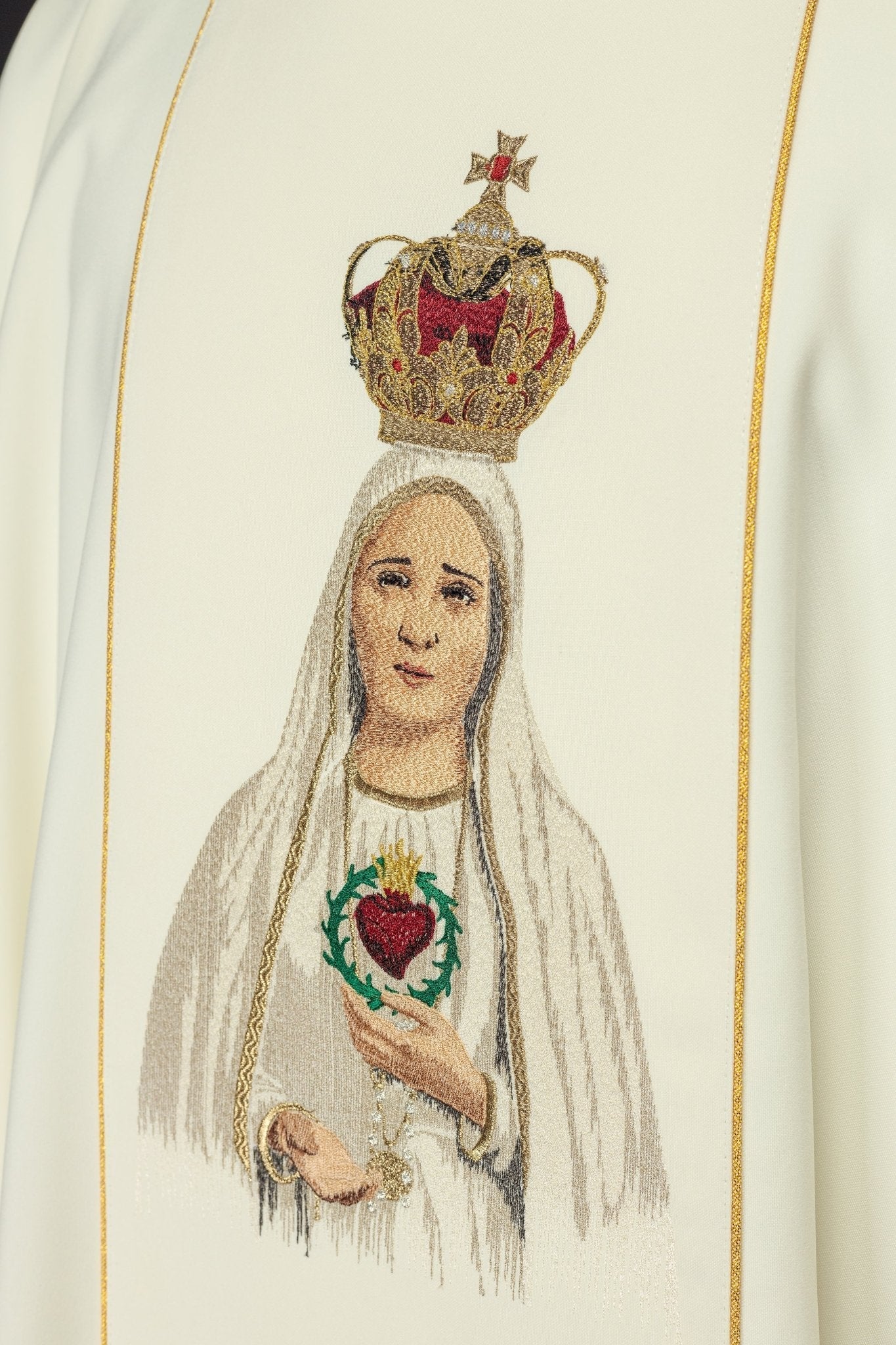 Chasuble brodée avec l'image de Notre - Dame de Fatima KOW2/004/05/01 - CHASUBLES.FR