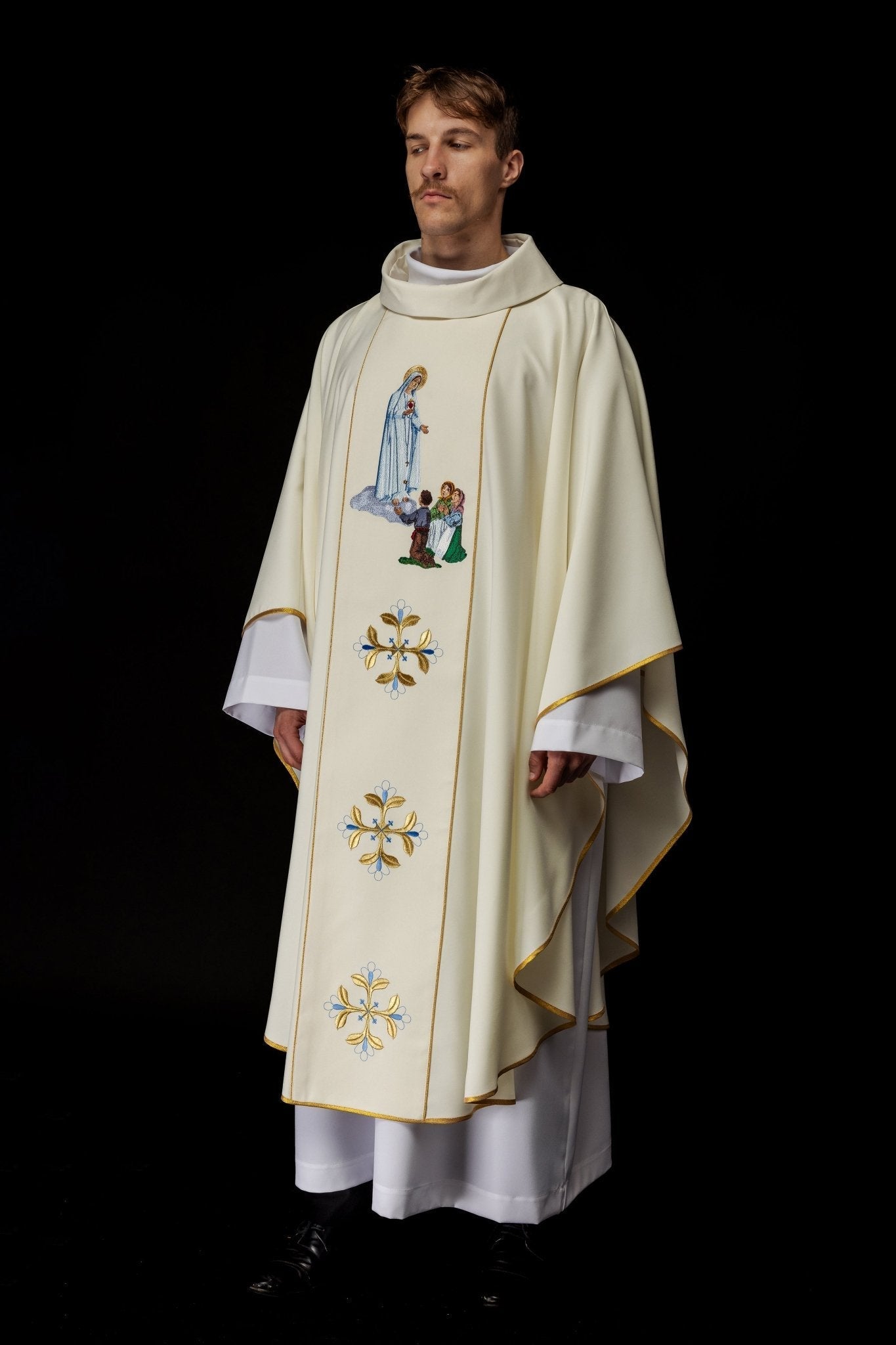 Chasuble brodée avec l'image de Notre - Dame de Fatima KOW2/002/05/01 - CHASUBLES.FR