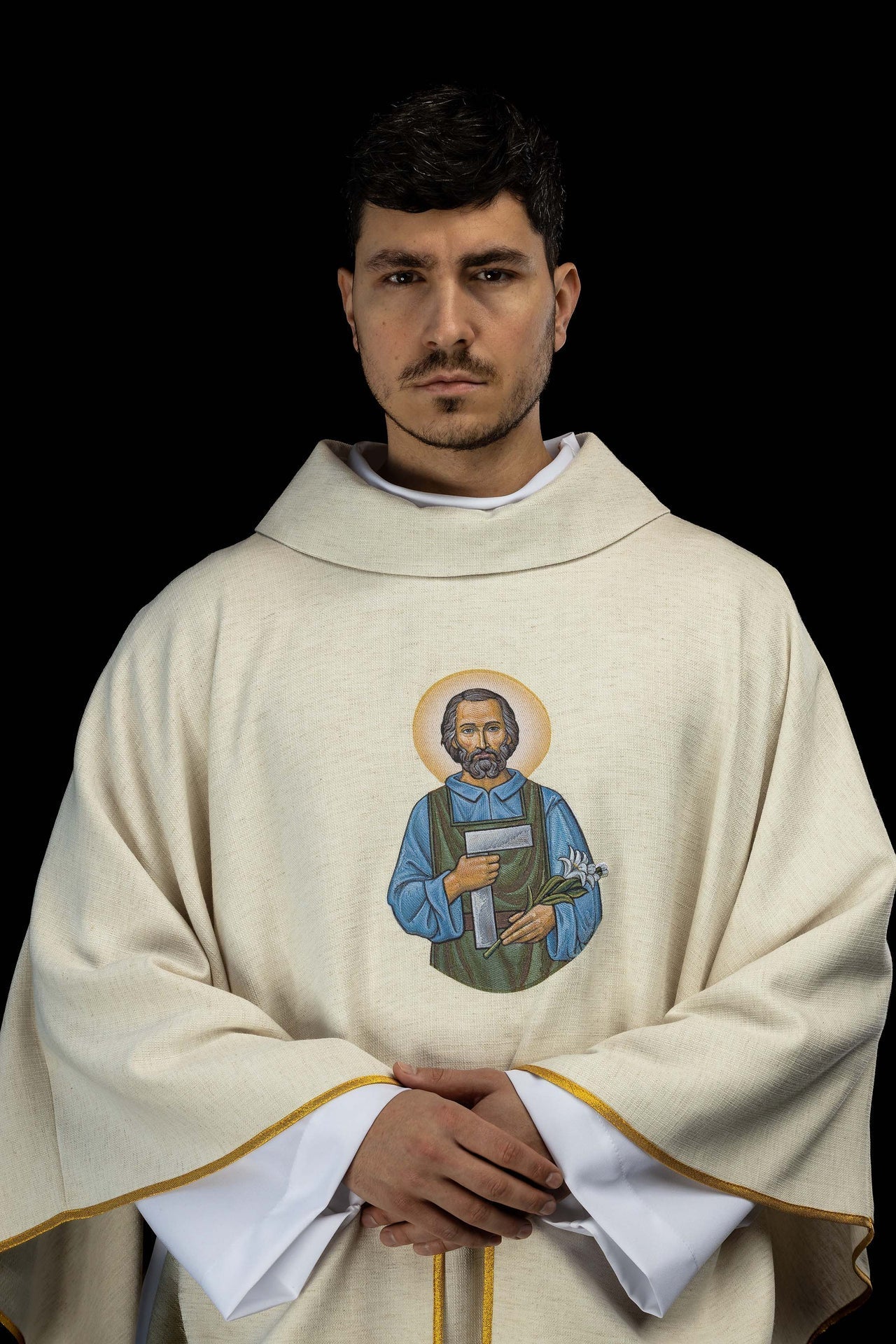 Chasuble brodée avec l’image de Saint Joseph Artisan KOW2/034/05/49 - CHASUBLES.FR