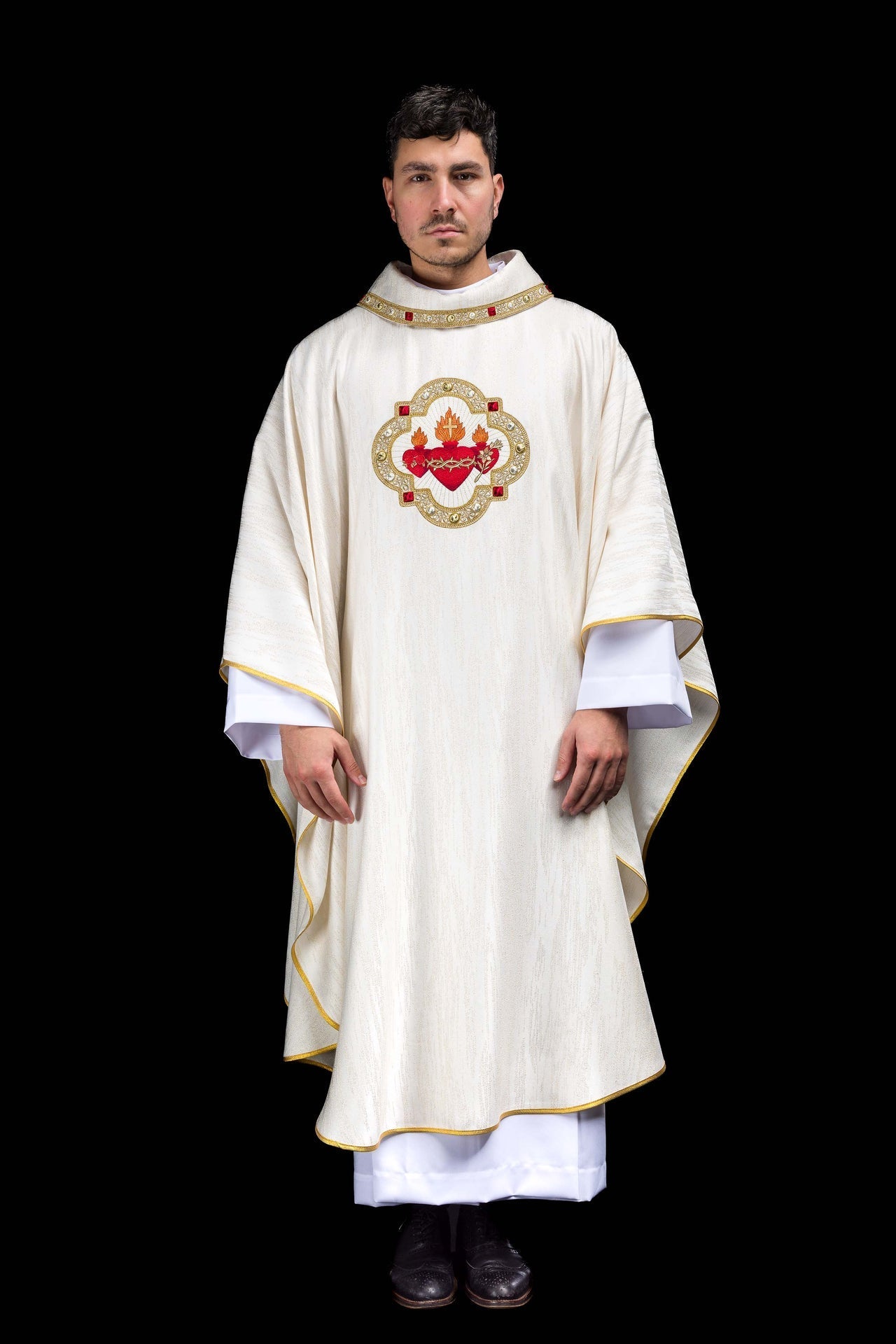 Chasuble brodée avec l’image des Trois Cœurs S-7077-05-99 - CHASUBLES.FR