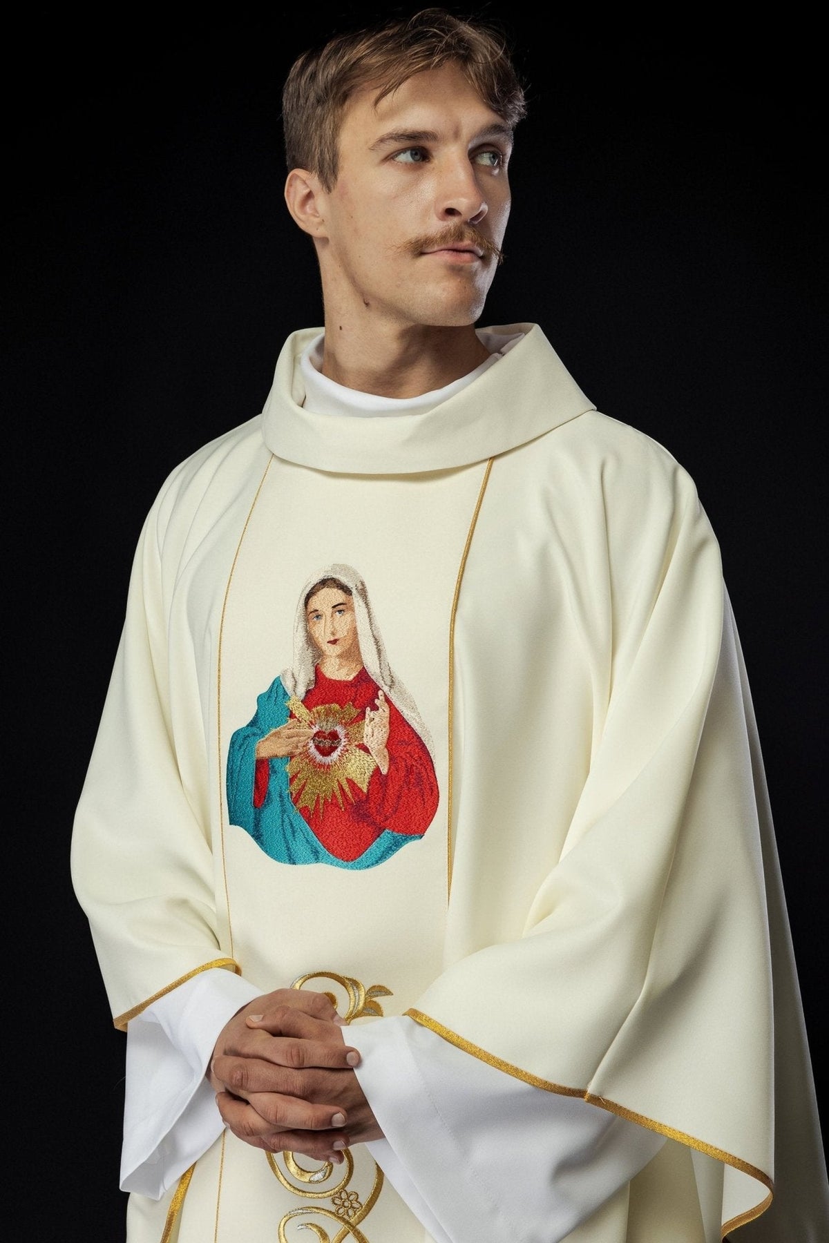Chasuble brodée avec l'image du Cœur de Marie KOW2/006/05/01 - CHASUBLES.FR