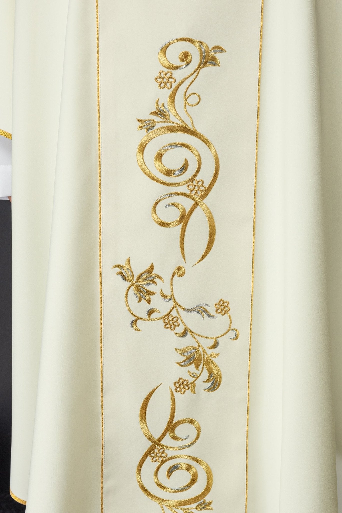 Chasuble brodée avec l'image du Cœur de Marie KOW2/006/05/01 - CHASUBLES.FR
