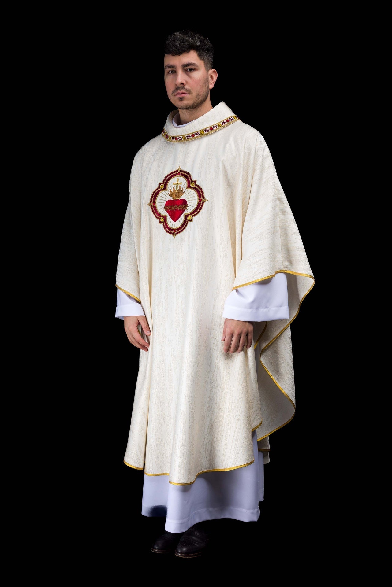Chasuble brodée avec l’image du Sacré - Cœur de Jésus et du calice eucharistique LE/7076/05 - CHASUBLES.FR