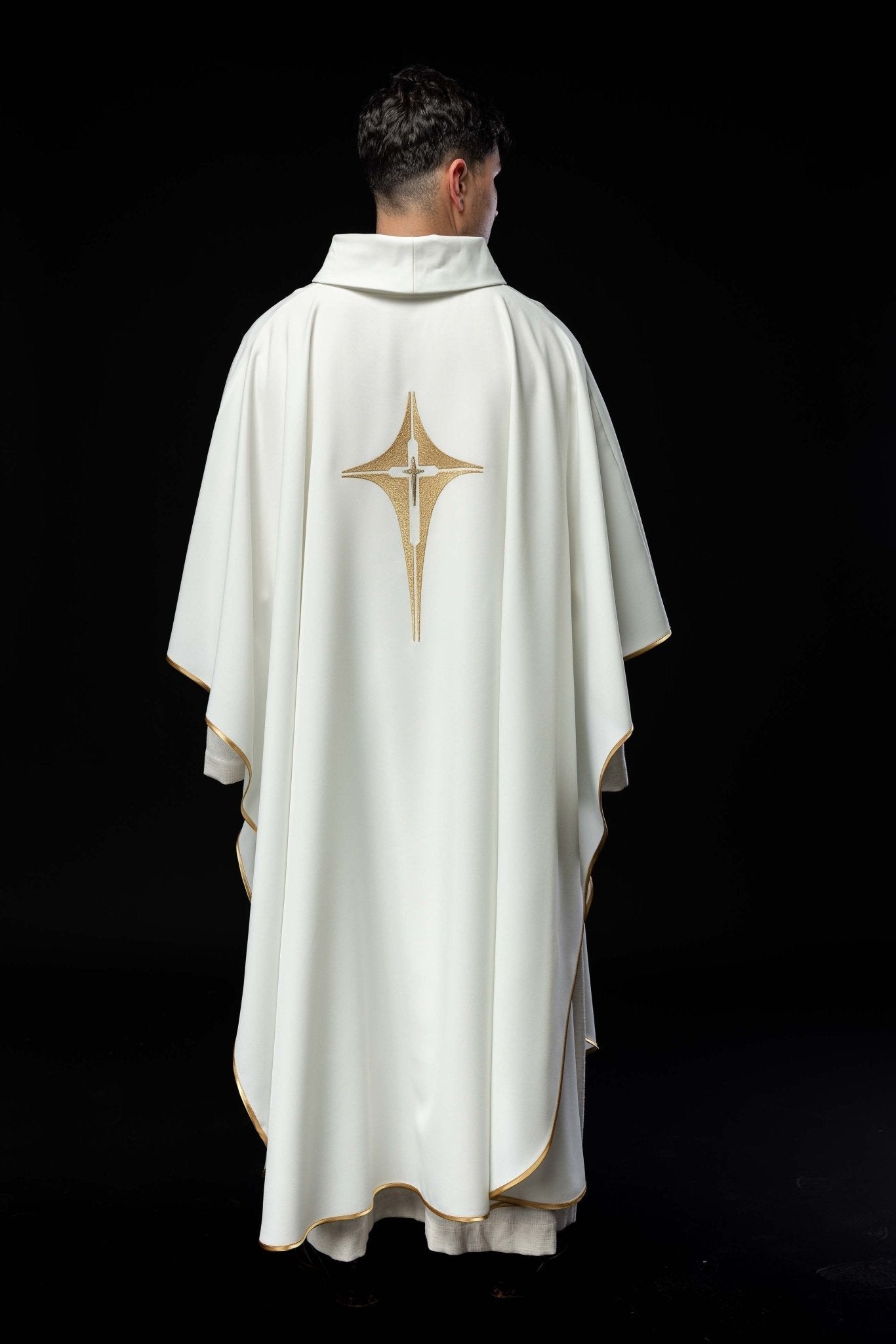 Chasuble brodée avec motif de croix KOR/002/05/12 ECRU - CHASUBLES.FR