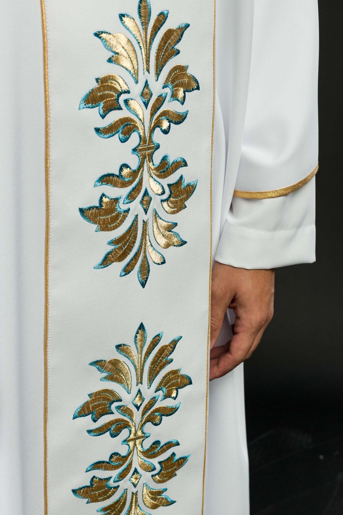 Chasuble brodée avec motif marial Blanc KOR/061/04/01 BIAŁY - CHASUBLES.FR