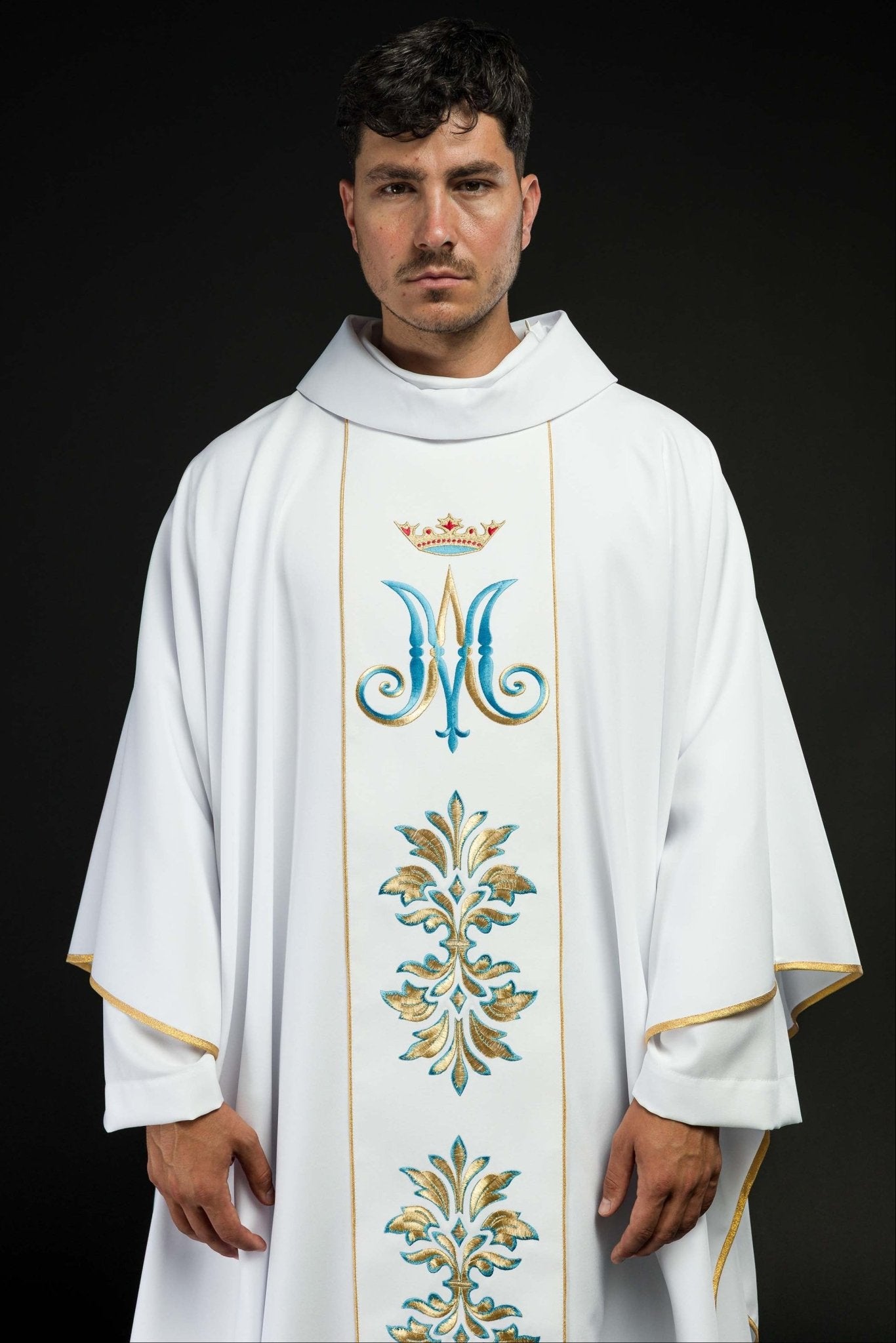 Chasuble brodée avec motif marial Blanc KOR/061/04/01 BIAŁY - CHASUBLES.FR