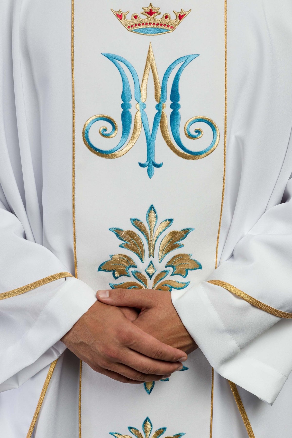 Chasuble brodée avec motif marial Blanc KOR/061/04/01 BIAŁY - CHASUBLES.FR