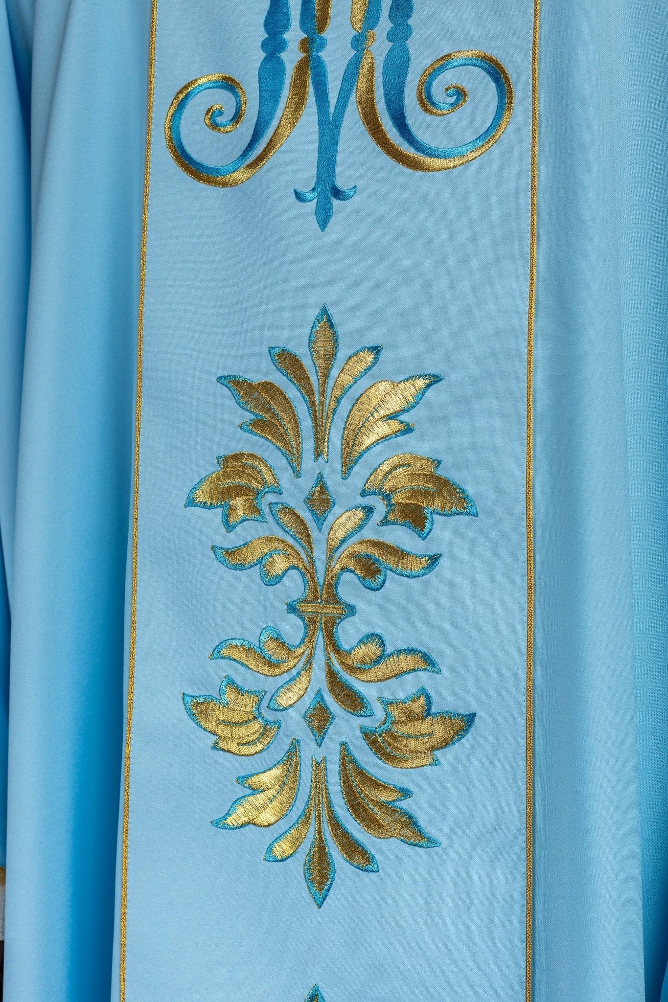 Chasuble brodée avec motif marial Bleu KOR/061/06/01 NIEBIESKI - CHASUBLES.FR