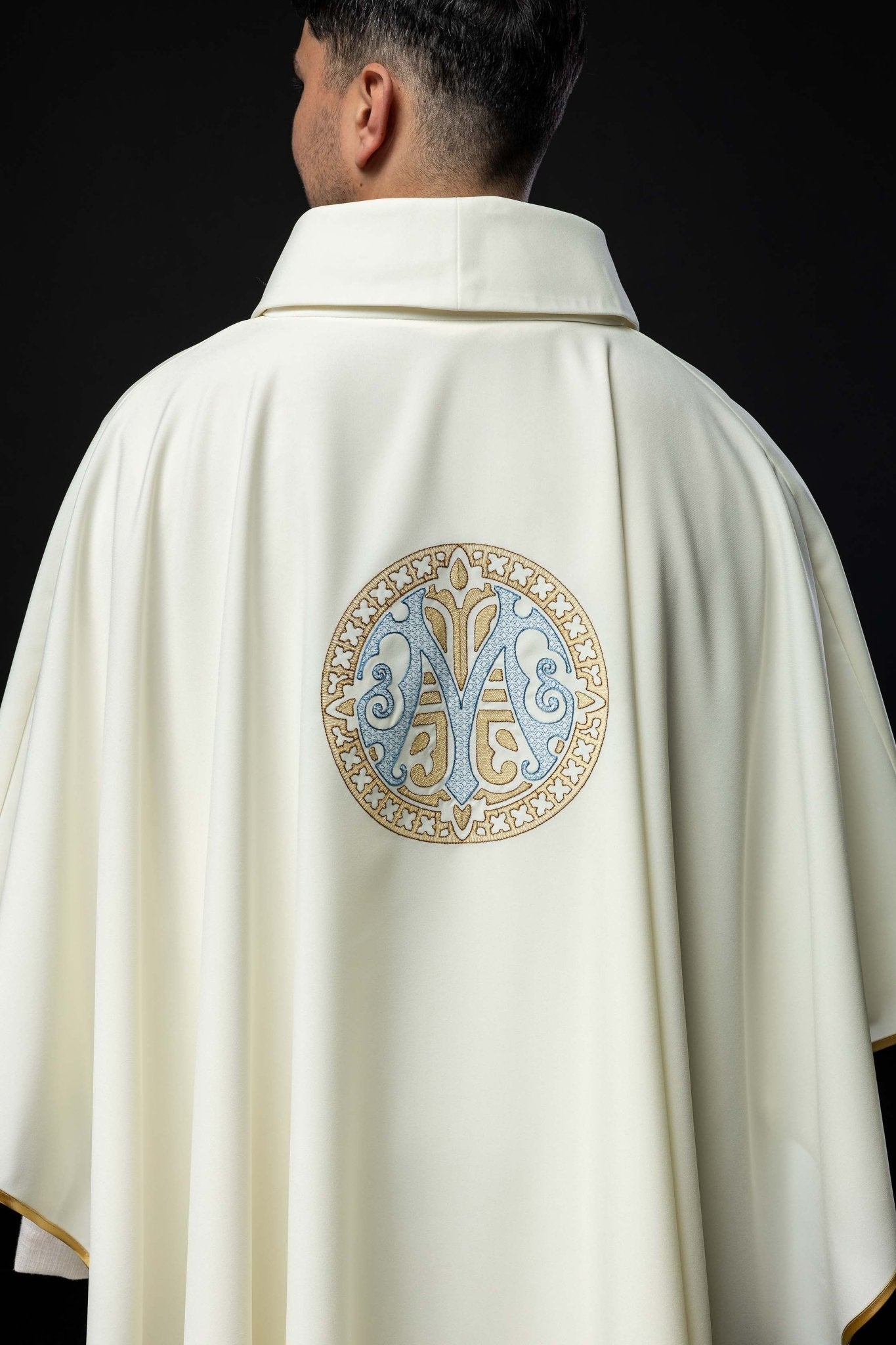 Chasuble brodée avec motif marial, couleur écru KOR/275/05/12 ECRU - CHASUBLES.FR