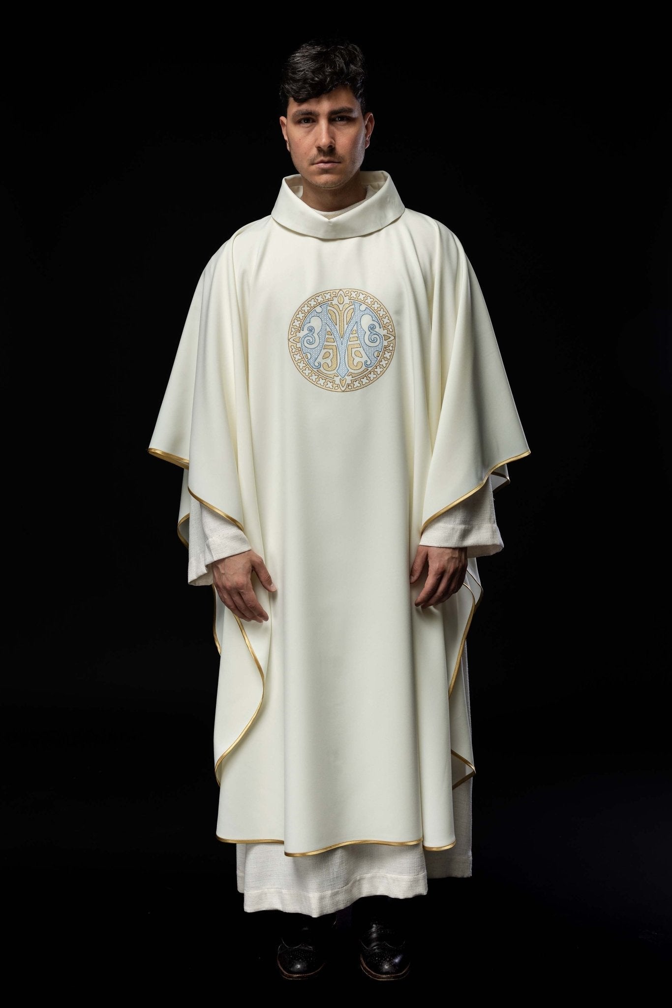 Chasuble brodée avec motif marial, couleur écru KOR/275/05/12 ECRU - CHASUBLES.FR