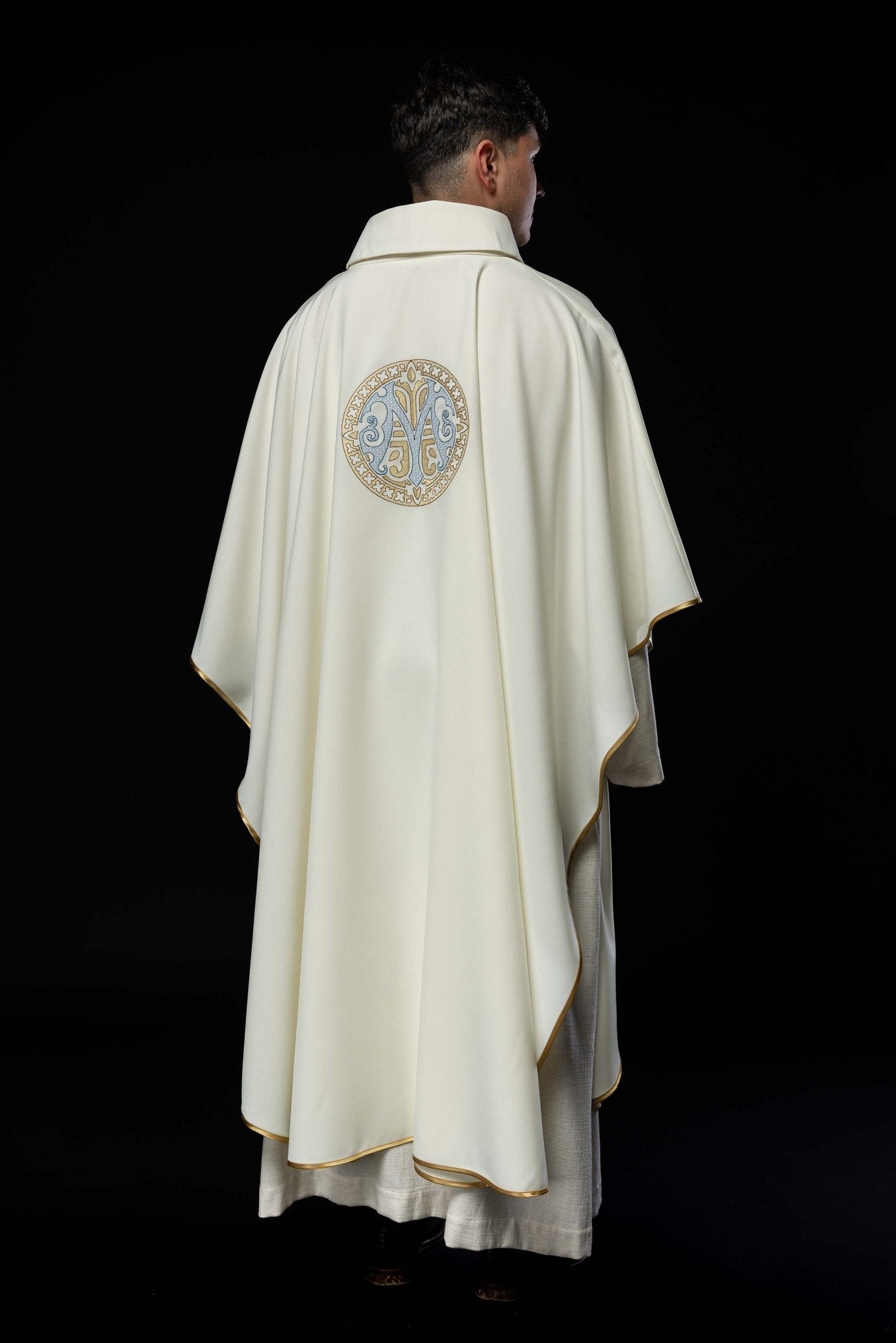 Chasuble brodée avec motif marial, couleur écru KOR/275/05/12 ECRU - CHASUBLES.FR