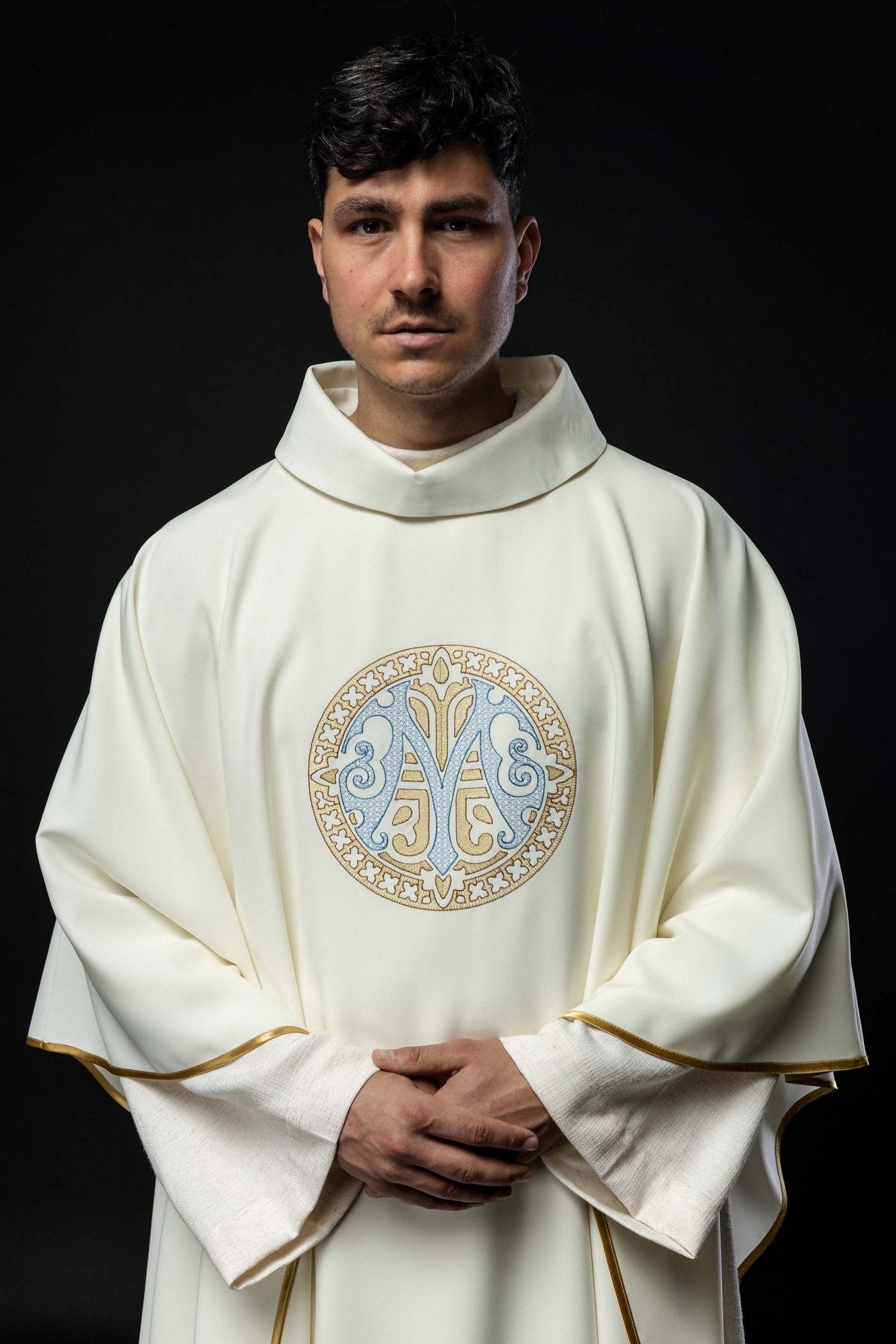 Chasuble brodée avec motif marial, couleur écru KOR/275/05/12 ECRU - CHASUBLES.FR