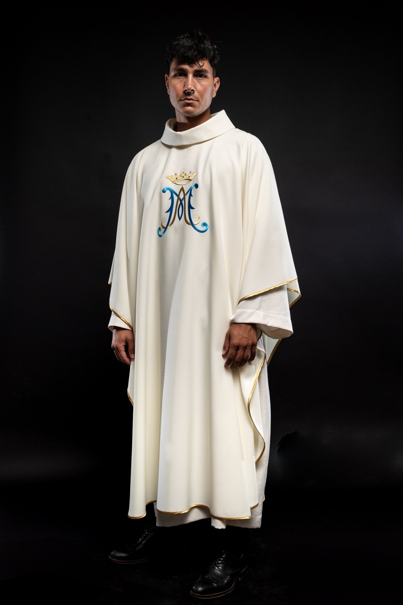 Chasuble brodée avec motif marial écru KOR/090/05/12 ECRU - CHASUBLES.FR